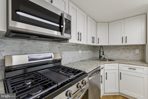 Condo For Sale - 1554 Northgate Square #APT 1A<br/> Fairfax County, RESTON, VA 20190