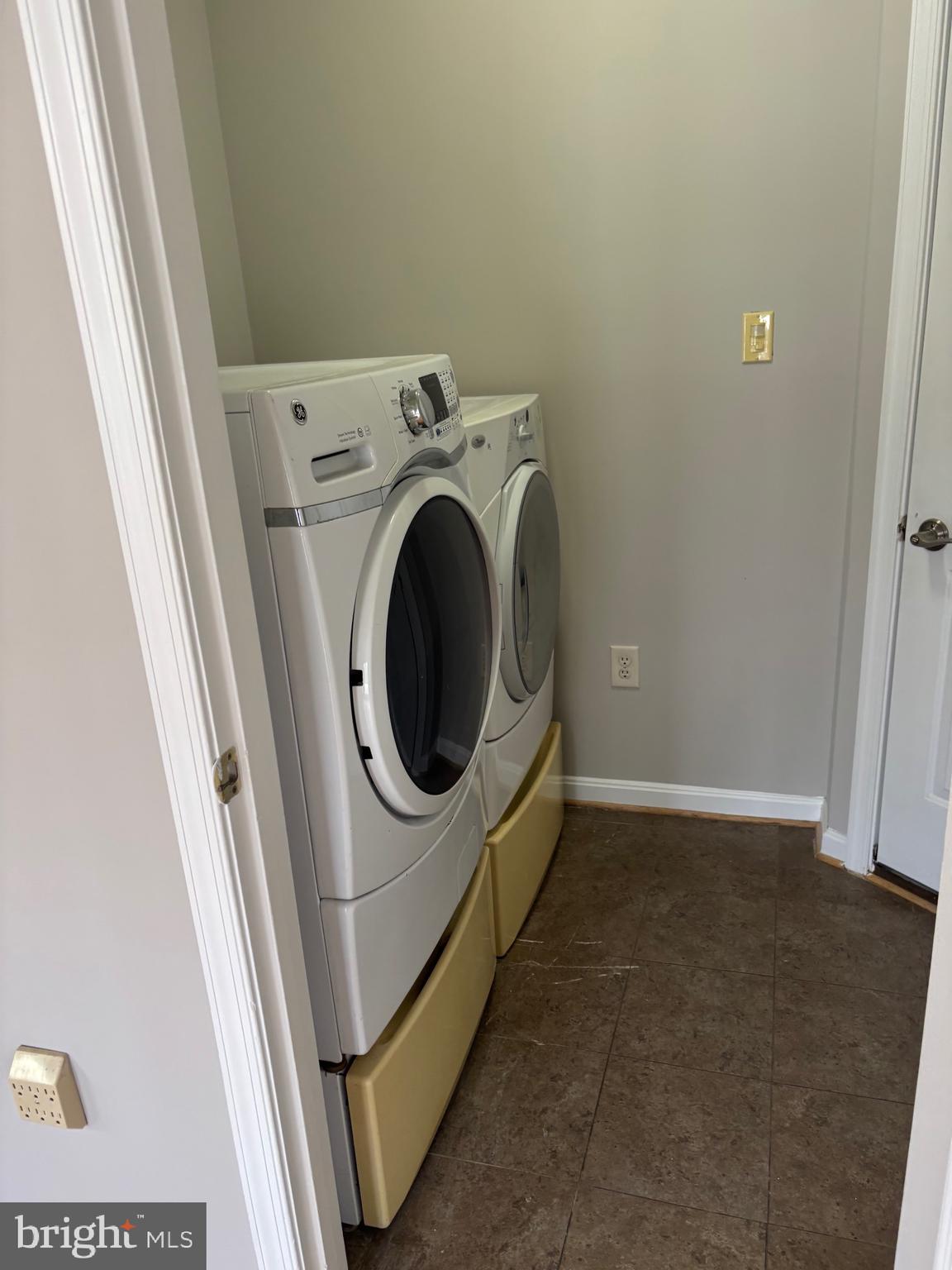 BAY RIDGE ESTATES - Residential Lease