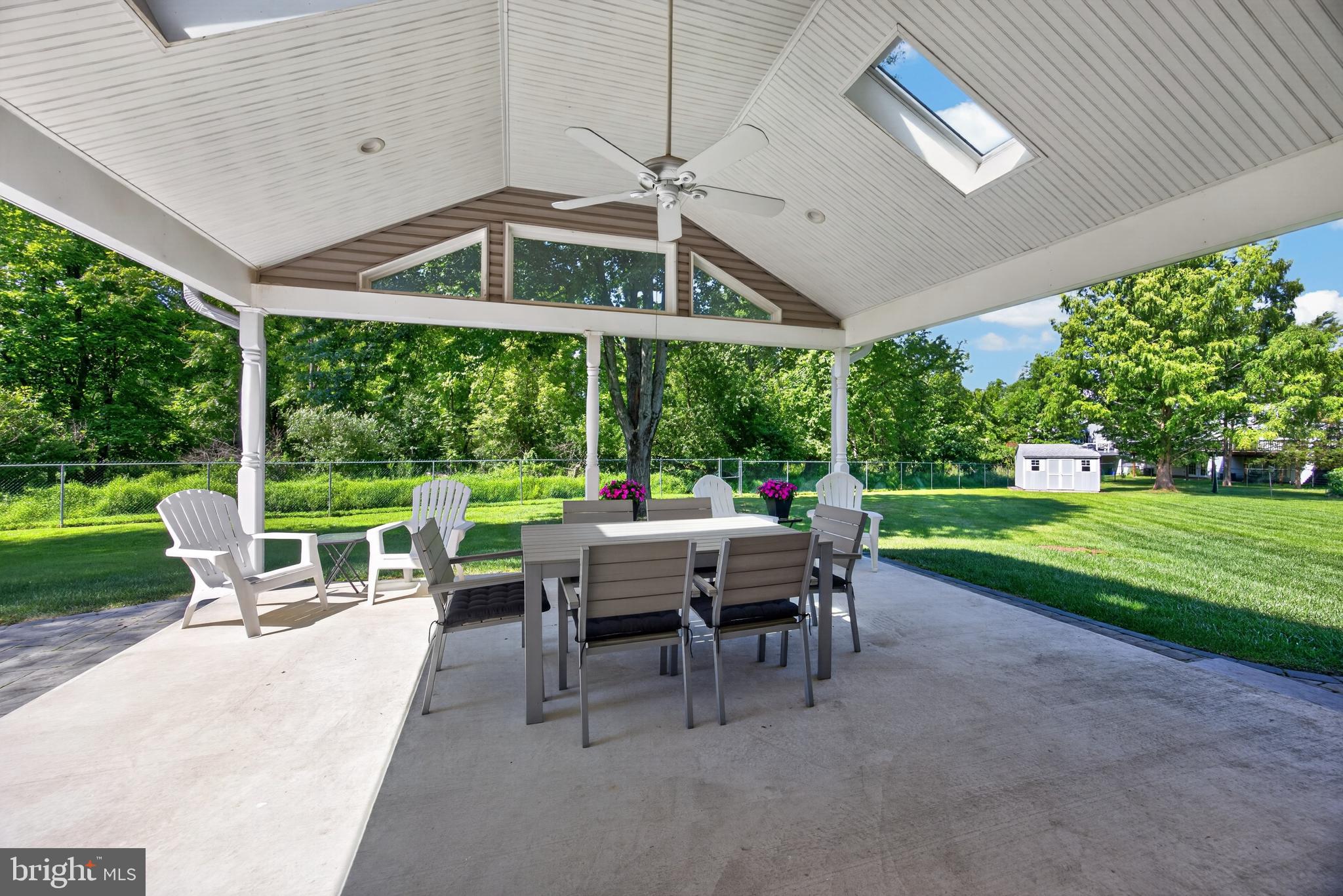 409 LAUREL LANE