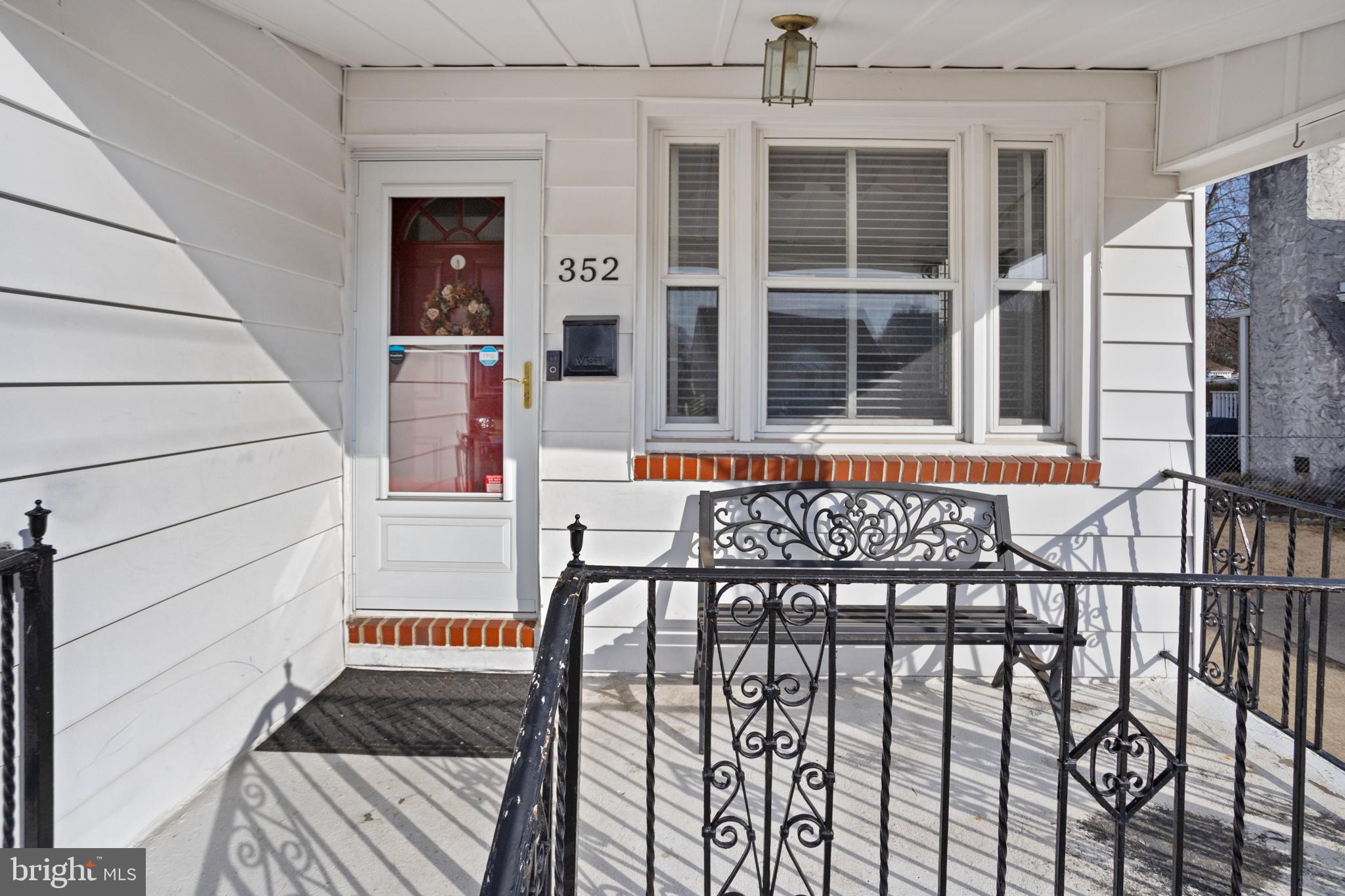352 REDWOOD AVENUE