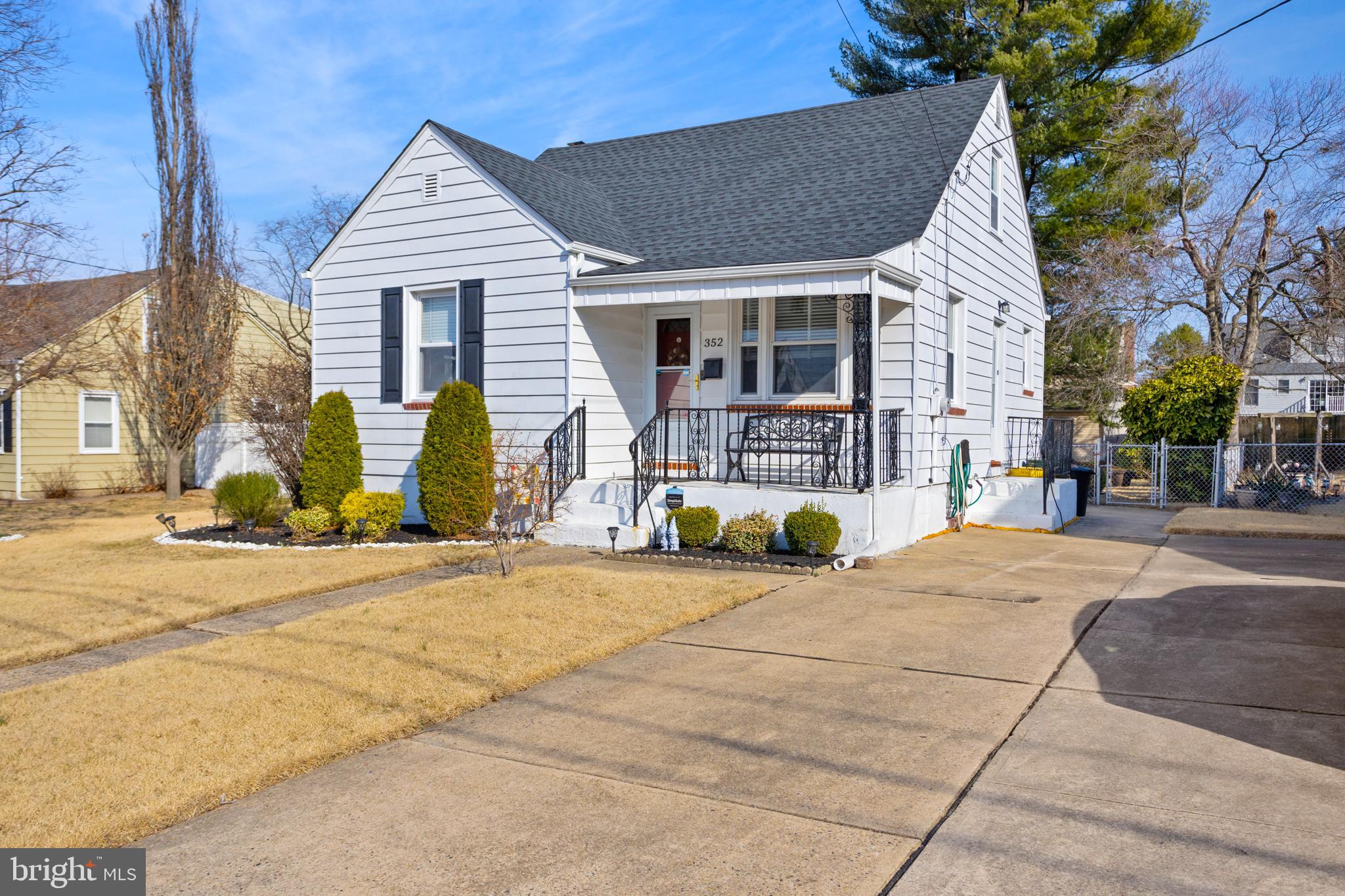 352 REDWOOD AVENUE