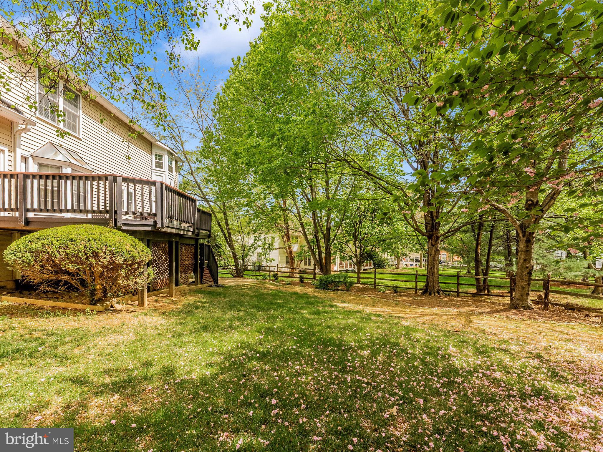 QUINCE ORCHARD KNOLLS - Residential