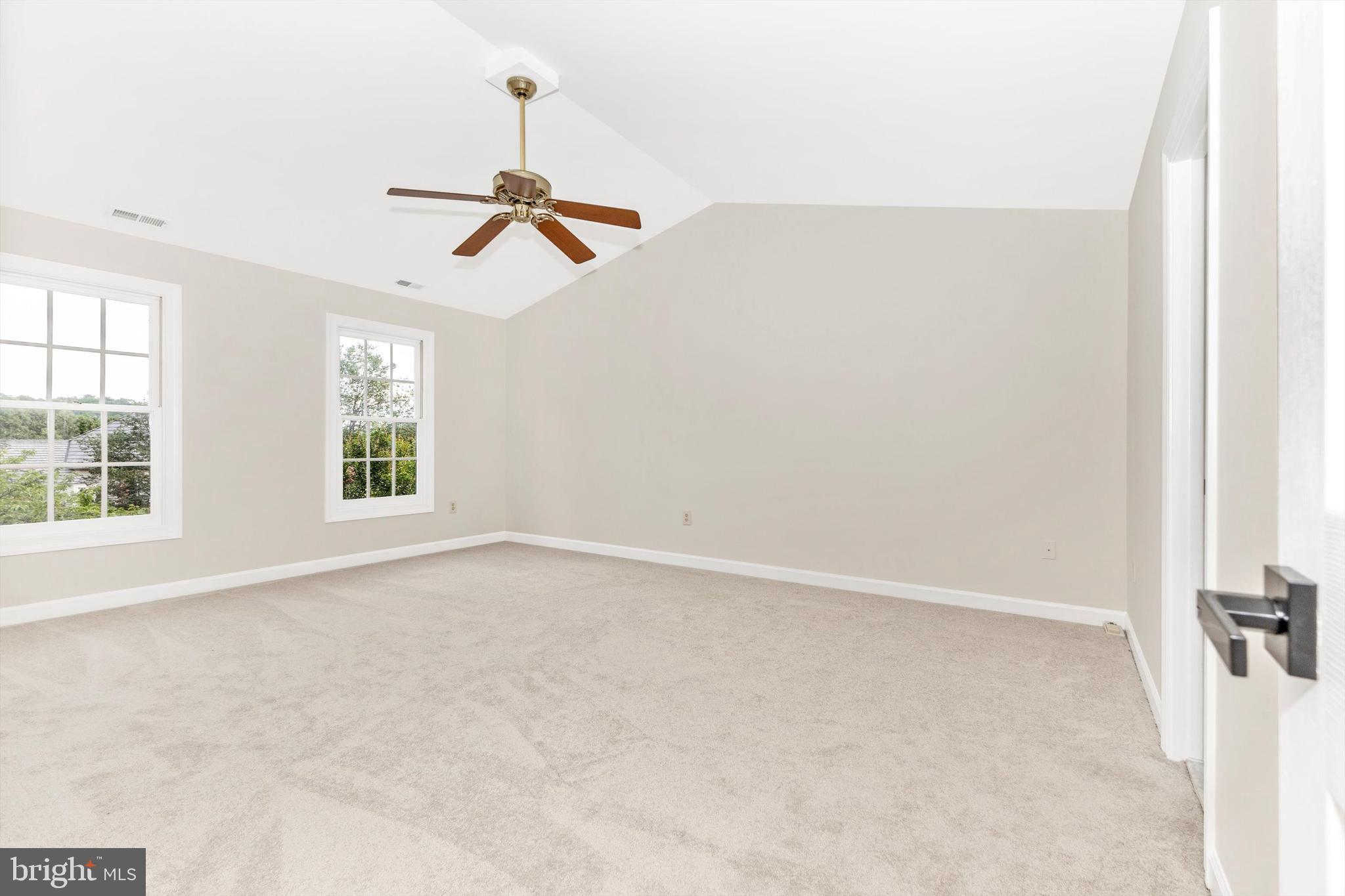 QUINCE ORCHARD KNOLLS - Residential