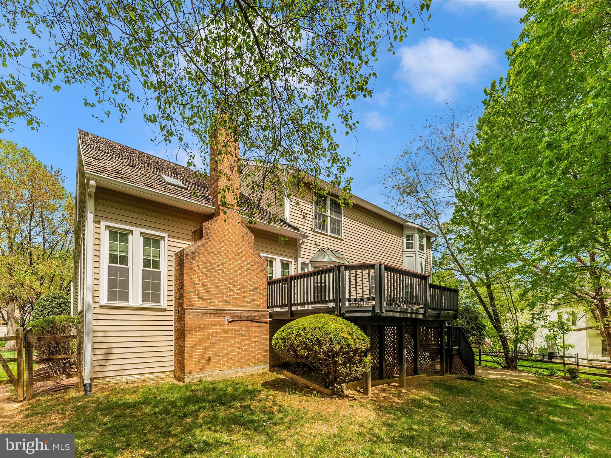 QUINCE ORCHARD KNOLLS - Residential