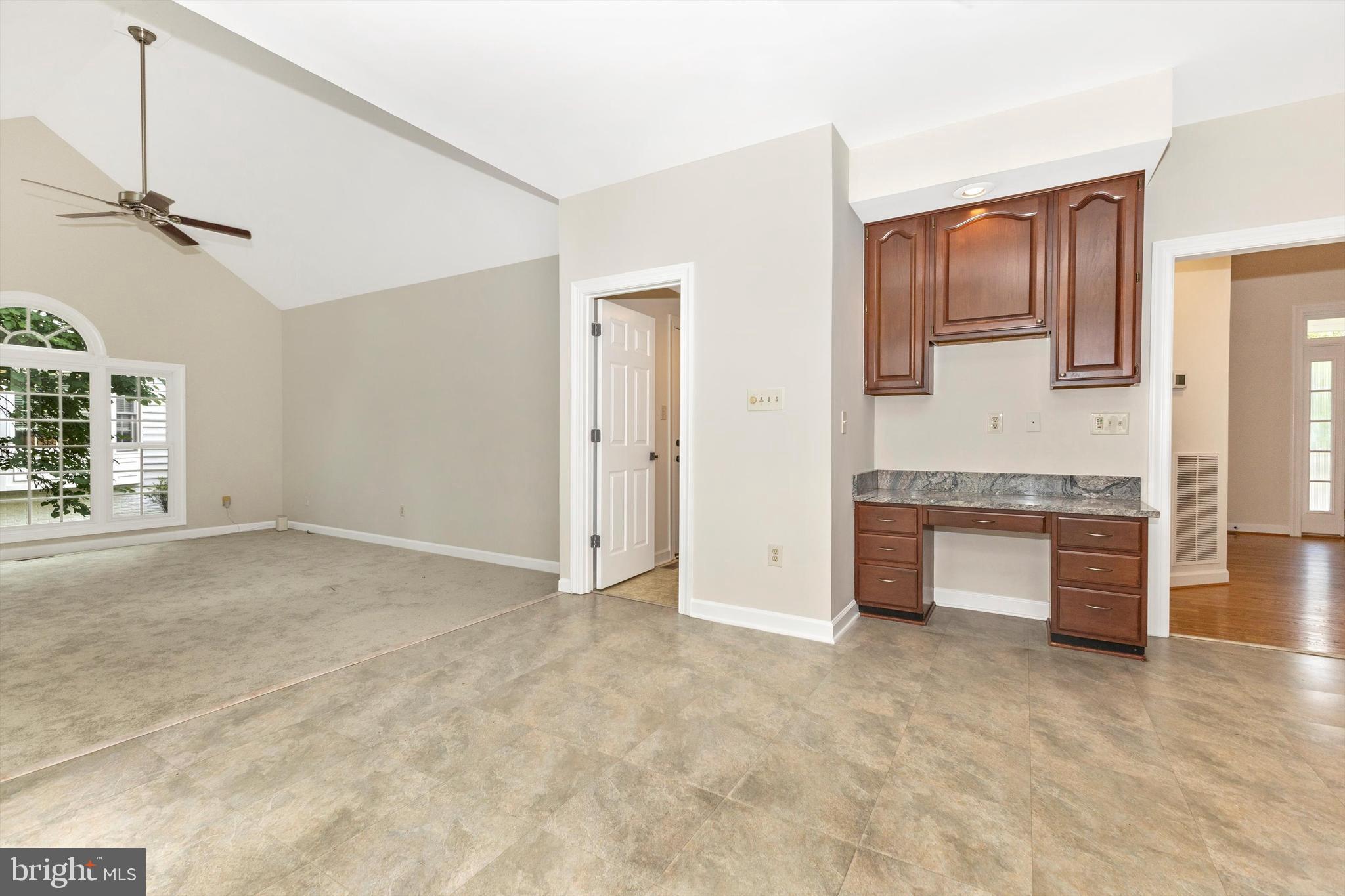 QUINCE ORCHARD KNOLLS - Residential