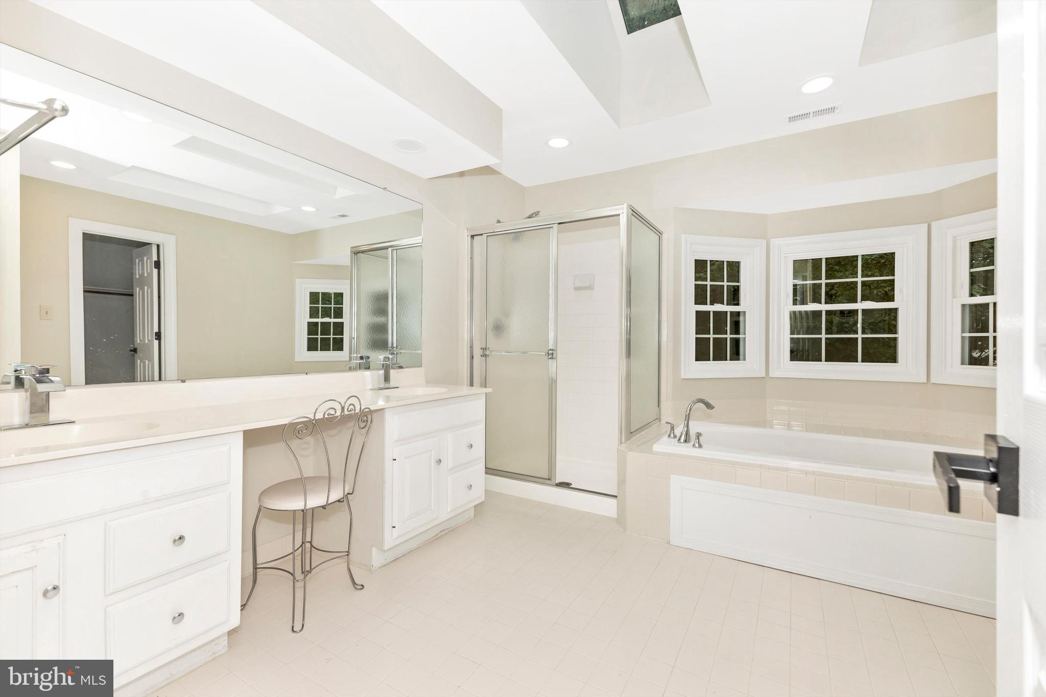 QUINCE ORCHARD KNOLLS - Residential