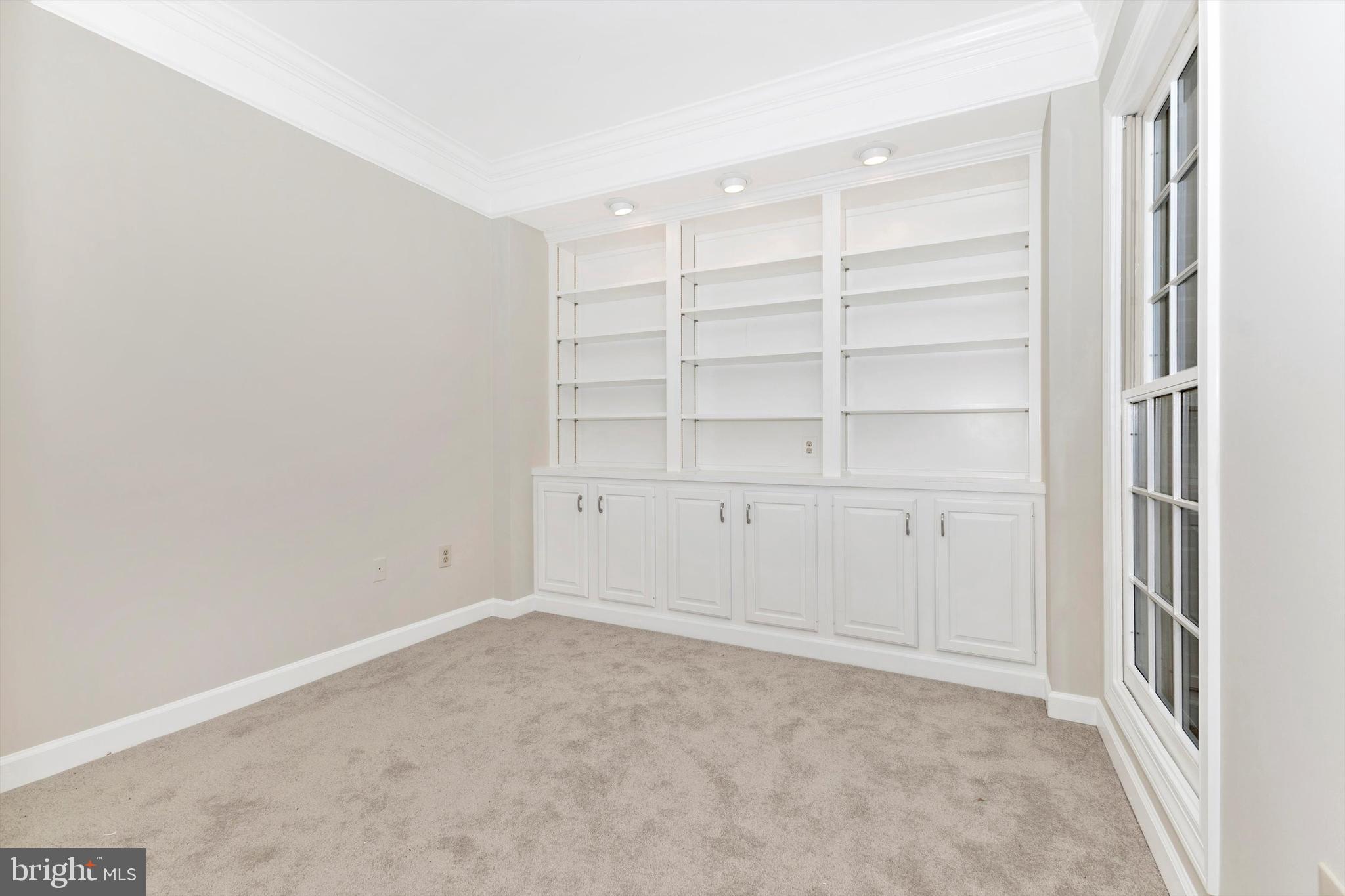 QUINCE ORCHARD KNOLLS - Residential