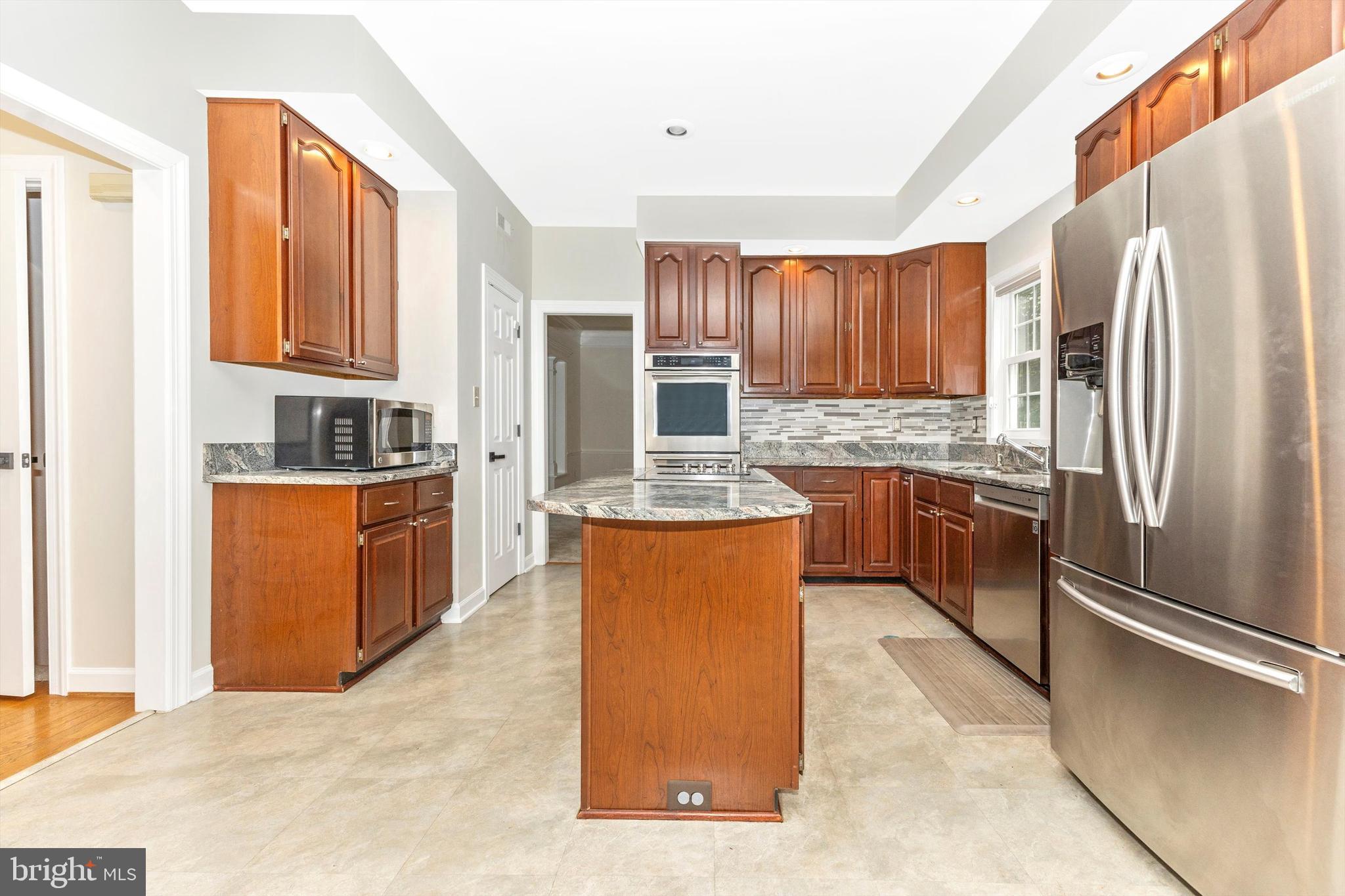 QUINCE ORCHARD KNOLLS - Residential