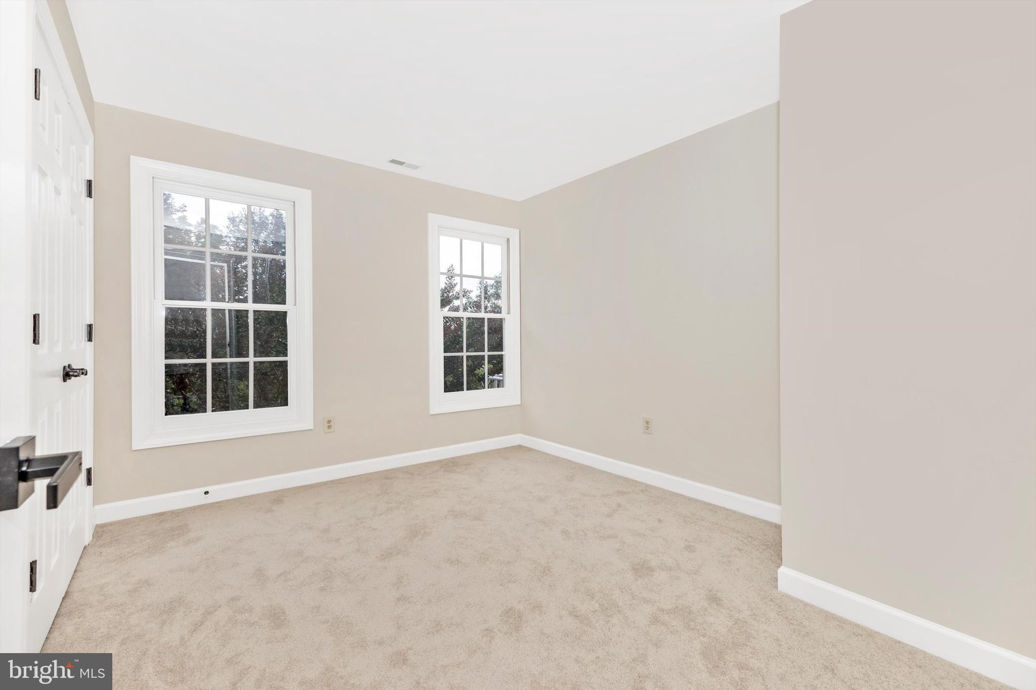 QUINCE ORCHARD KNOLLS - Residential