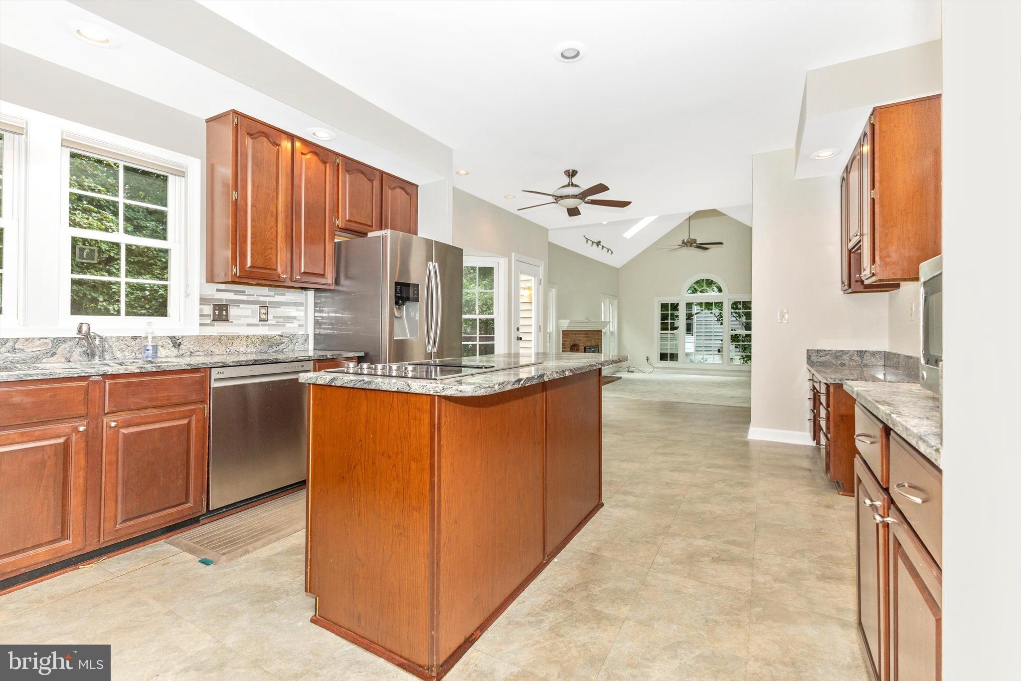 QUINCE ORCHARD KNOLLS - Residential