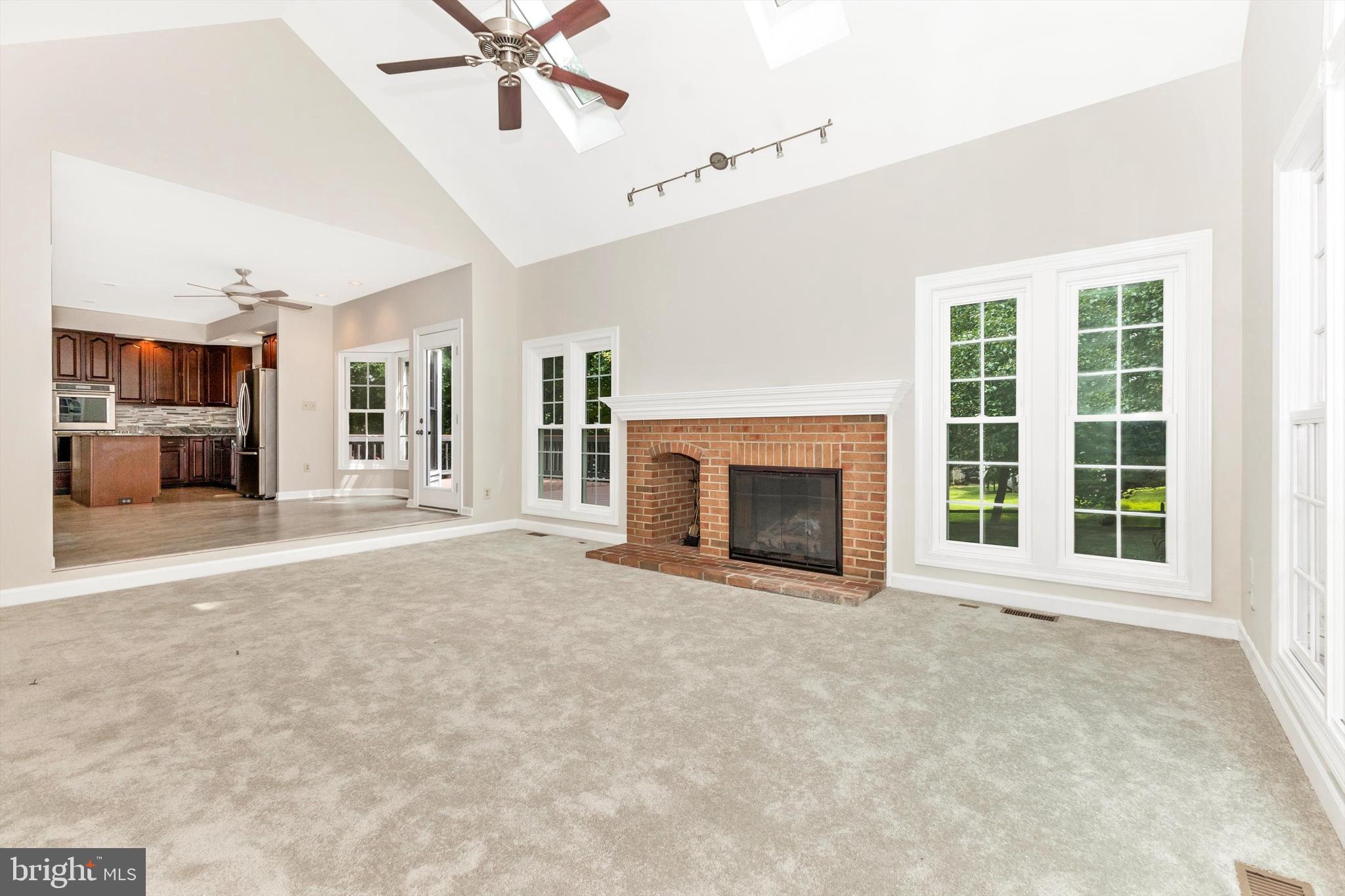 QUINCE ORCHARD KNOLLS - Residential