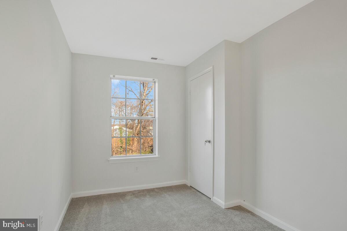 CROMWELL FOUNTAIN - Residential