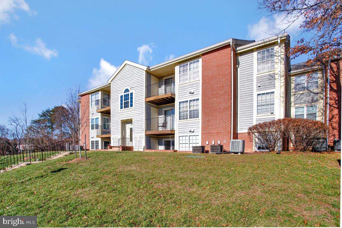 CROMWELL FOUNTAIN - Residential