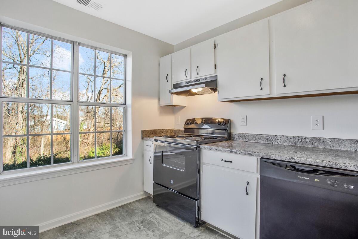 CROMWELL FOUNTAIN - Residential