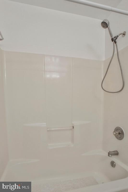 CROMWELL FOUNTAIN - Residential