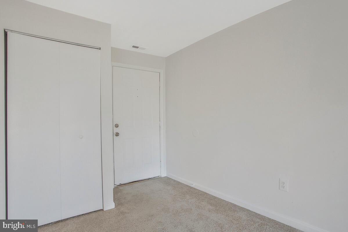 CROMWELL FOUNTAIN - Residential