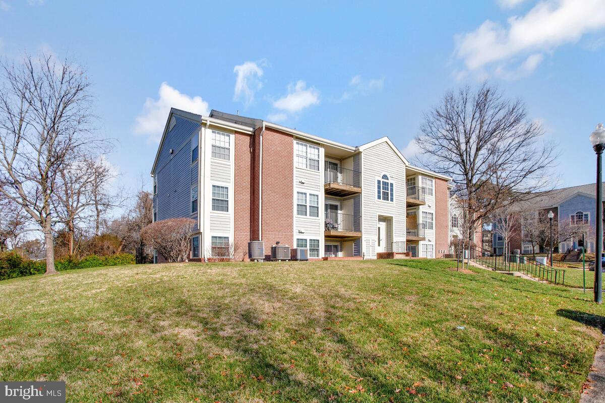 CROMWELL FOUNTAIN - Residential