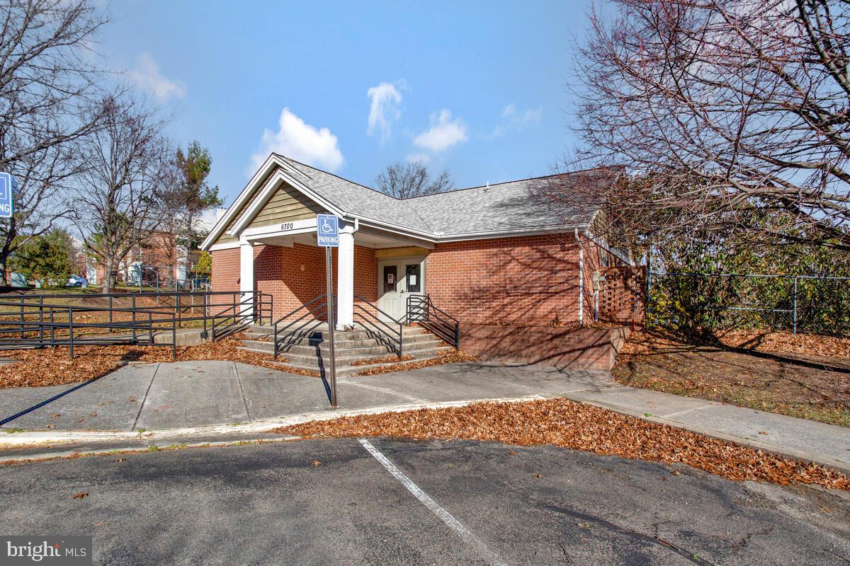 CROMWELL FOUNTAIN - Residential