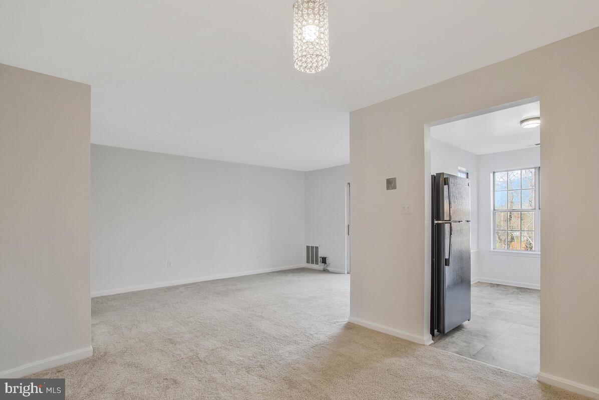 CROMWELL FOUNTAIN - Residential