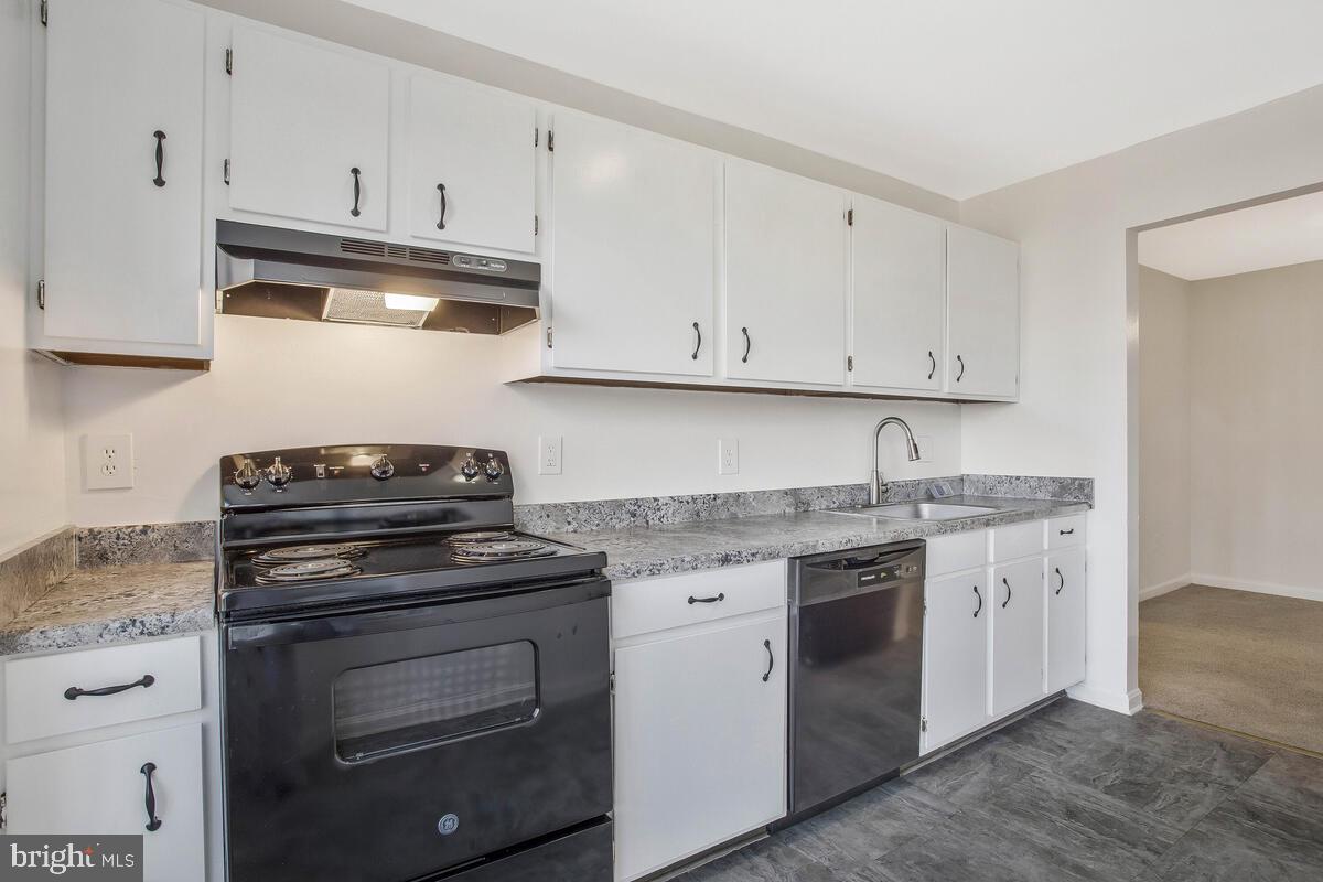 CROMWELL FOUNTAIN - Residential