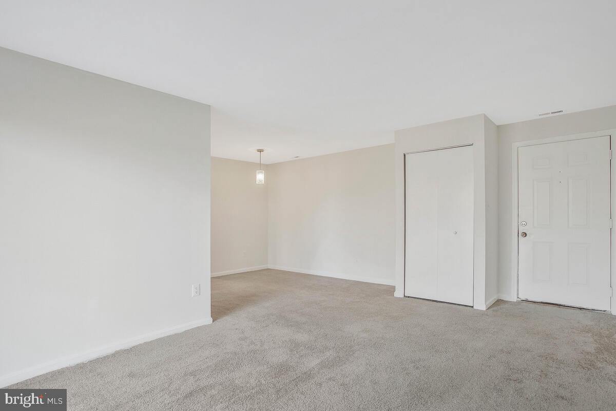 CROMWELL FOUNTAIN - Residential