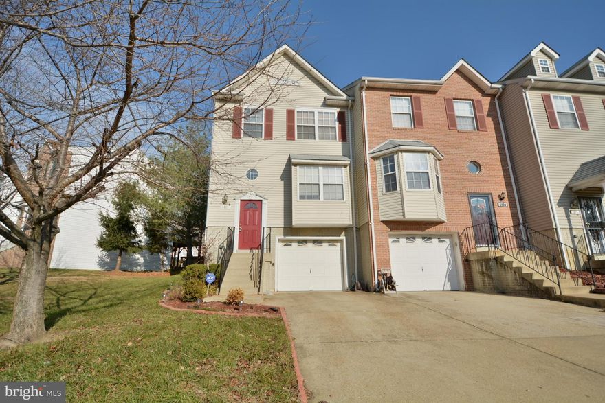 Lovely 3bedroom 2full 2half baths end unit townhome home with 1 car garage waiting for you! close to highway, shopping and just minutes from Washington DC and Virginia lines.