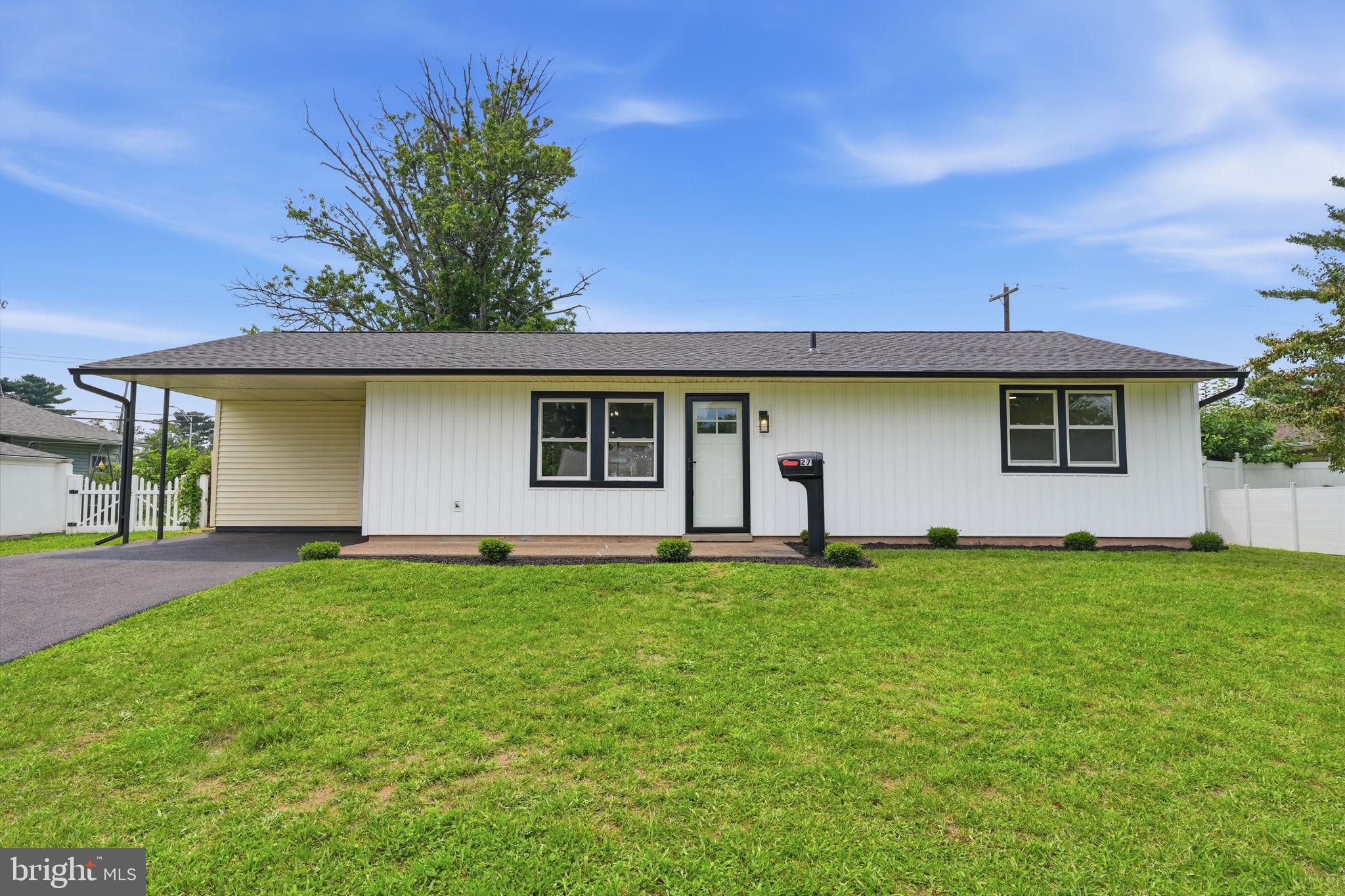 27 LAKESIDE DRIVE W