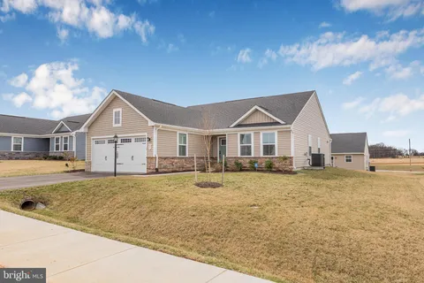 27 Wyoming Way, Hedgesville, WV MLS: WVBE2038296