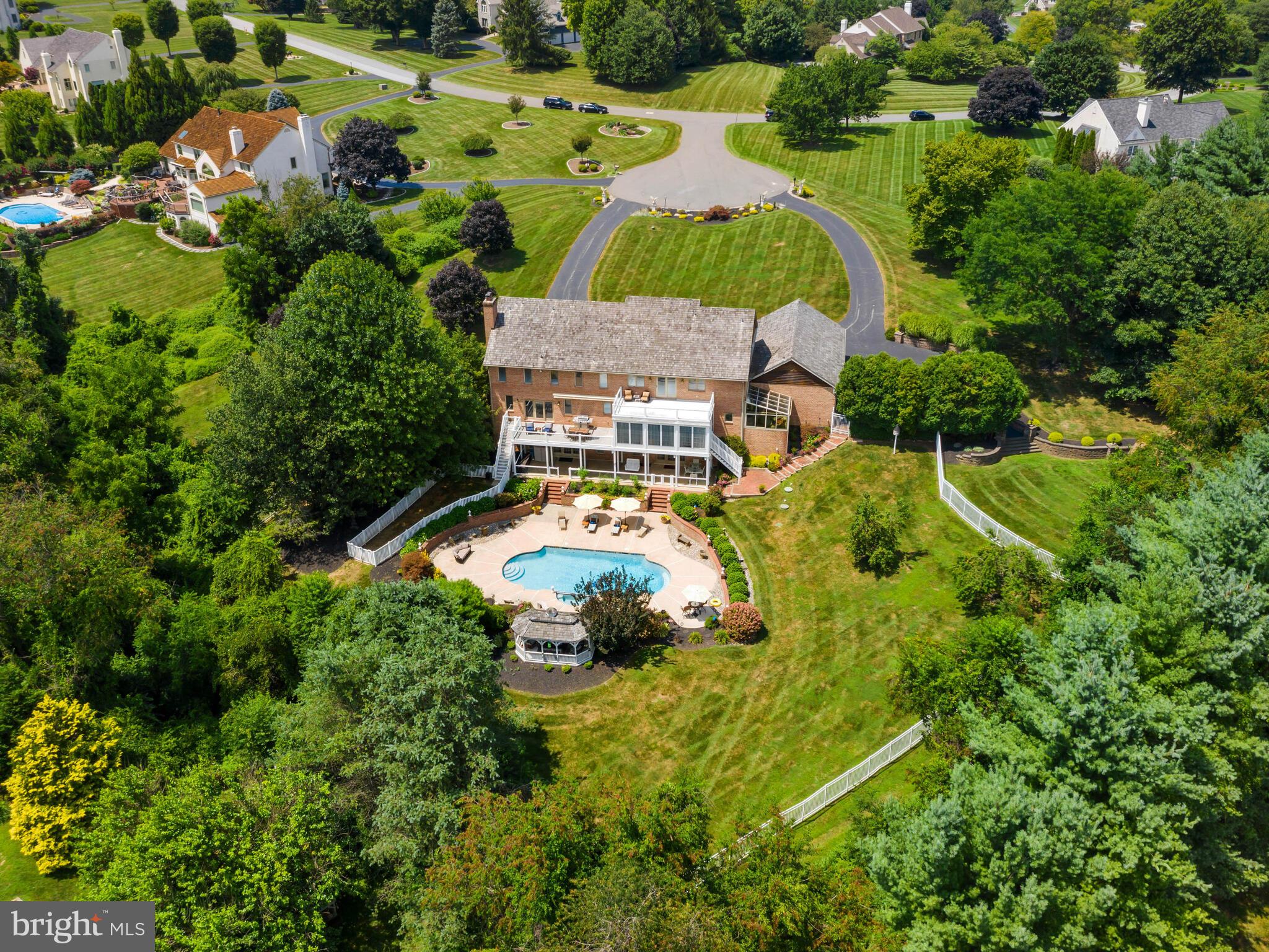 DEER POINTE - Residential