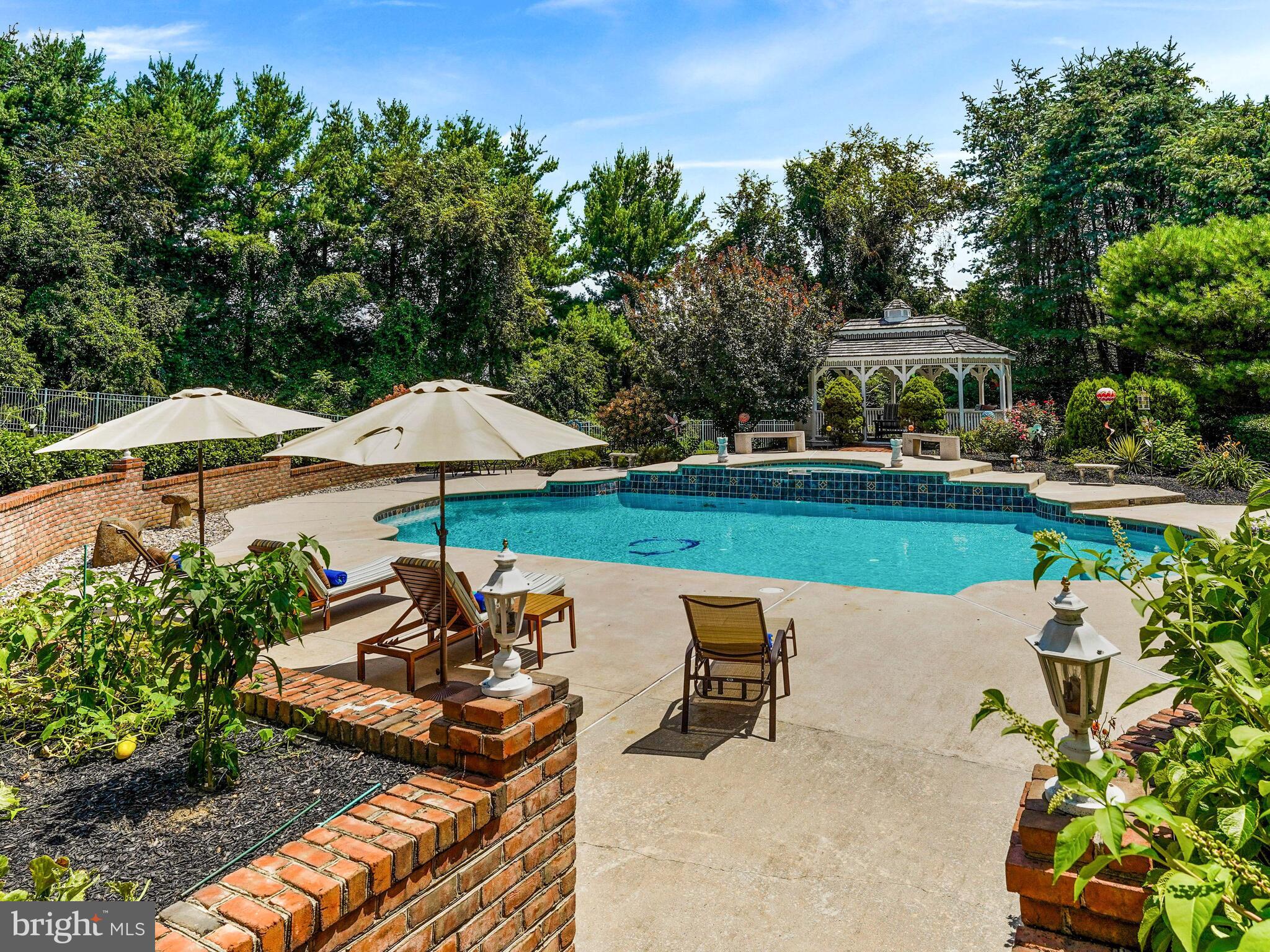 DEER POINTE - Residential