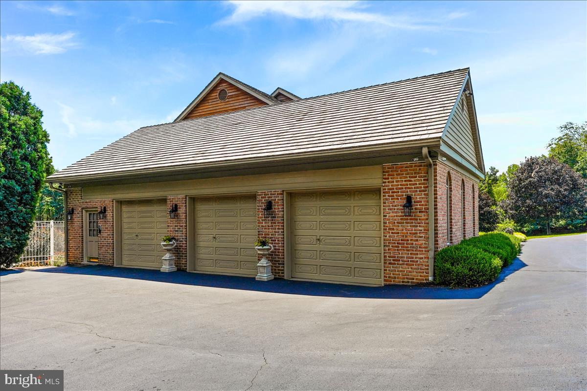 DEER POINTE - Residential