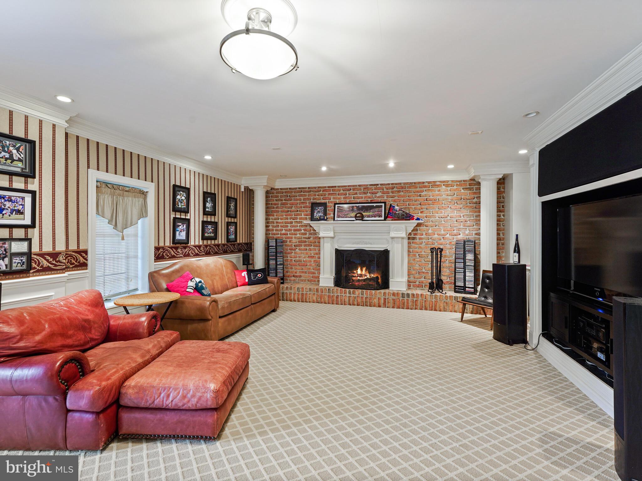 DEER POINTE - Residential