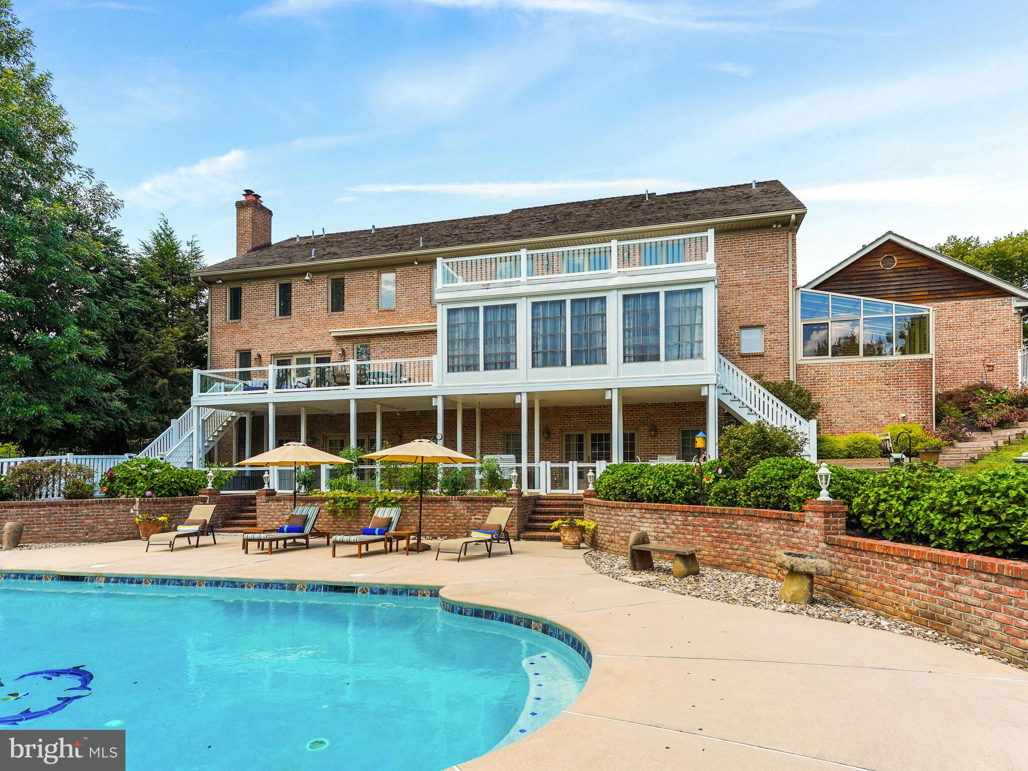 DEER POINTE - Residential