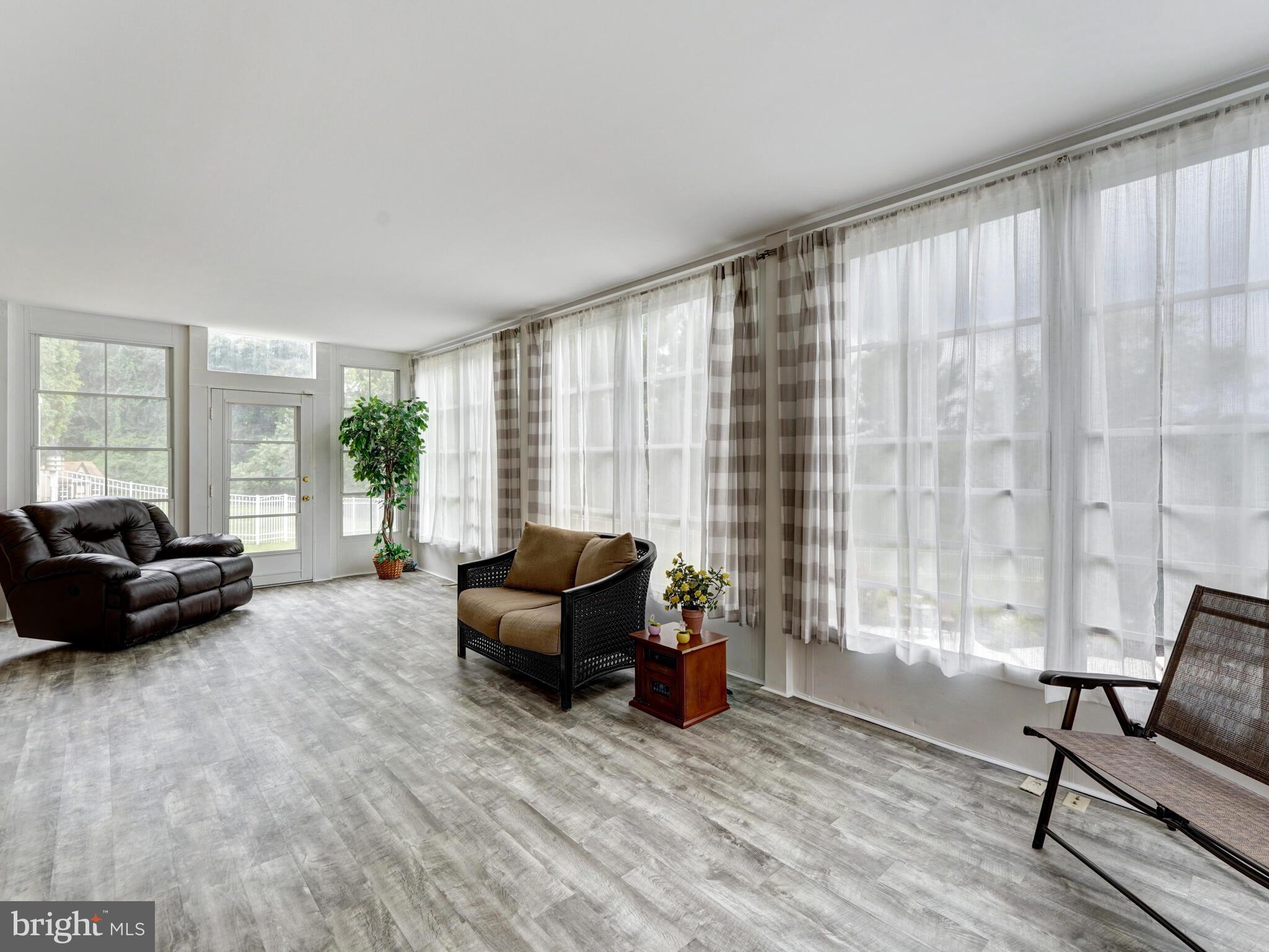 DEER POINTE - Residential