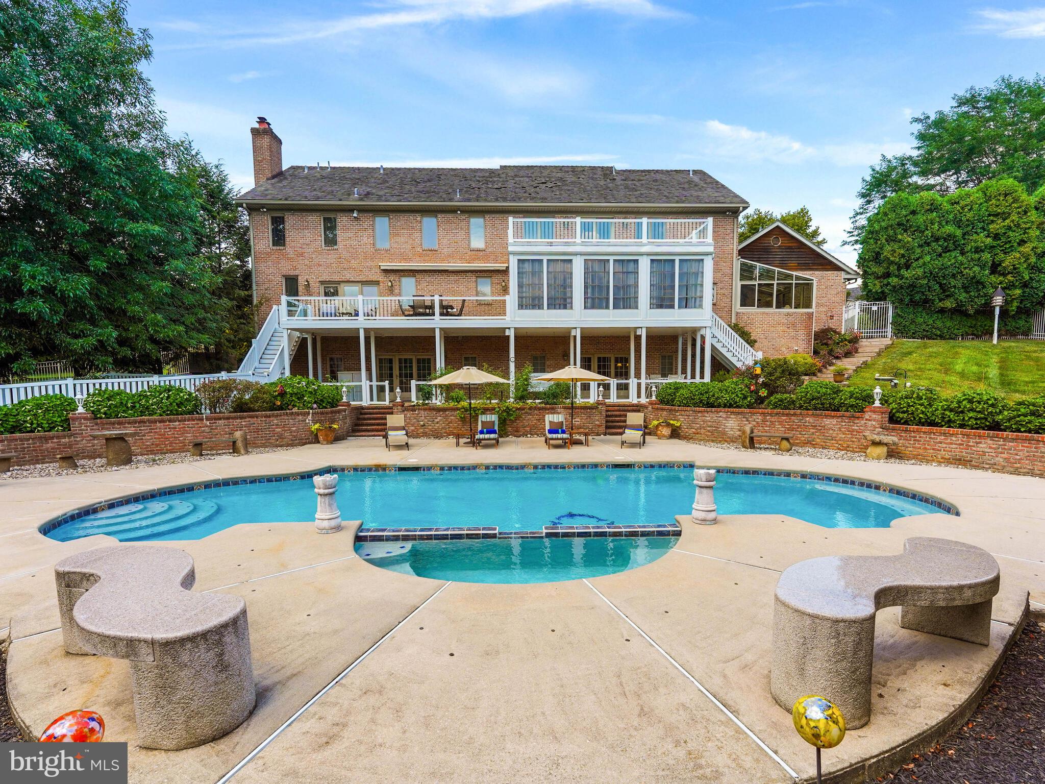 DEER POINTE - Residential