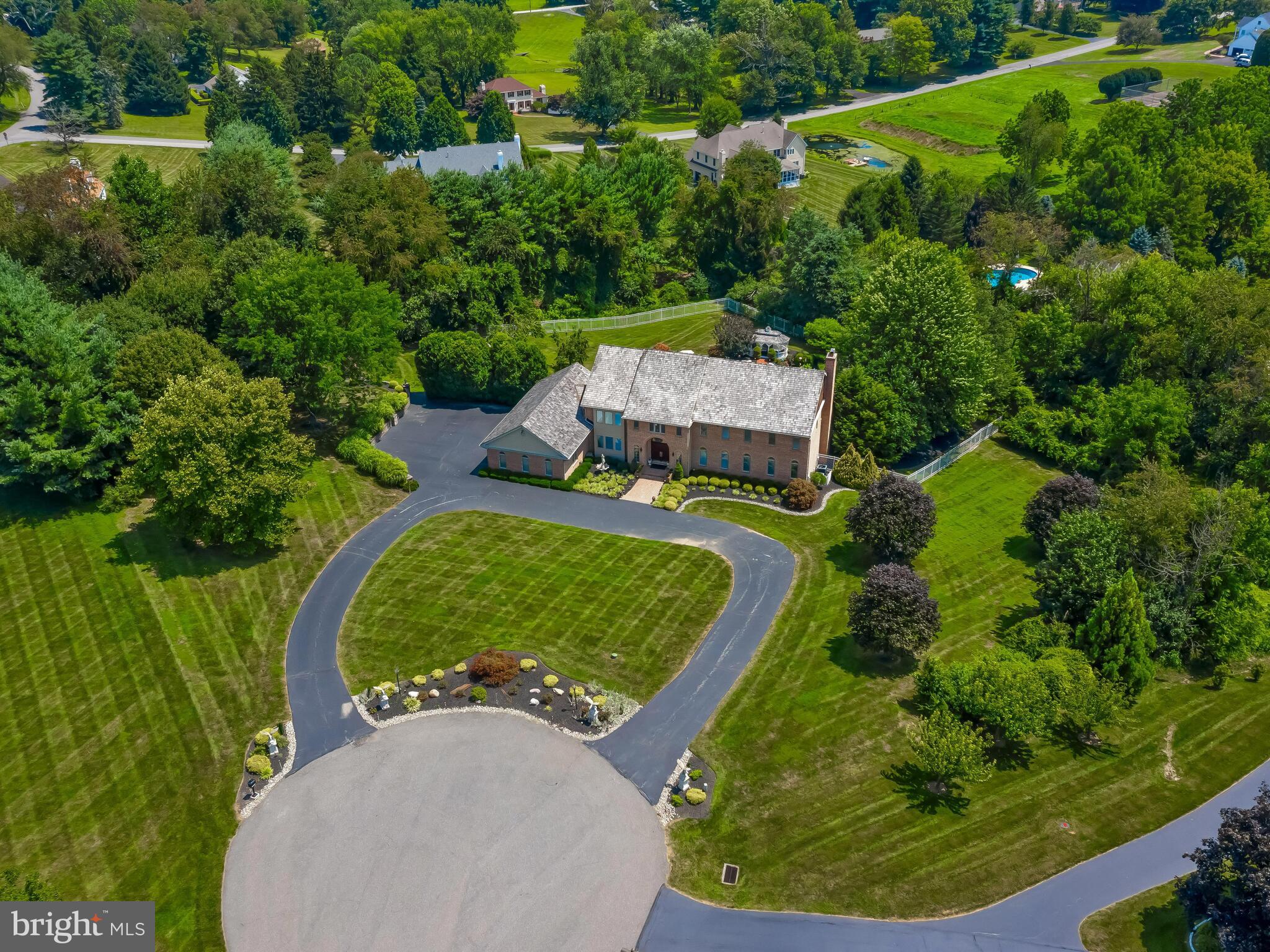 DEER POINTE - Residential