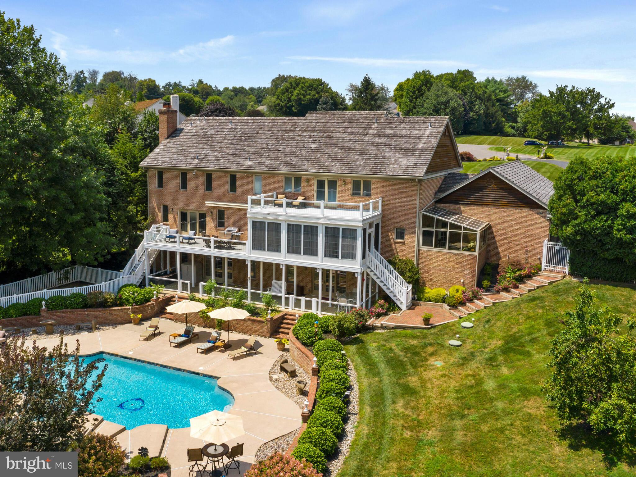 DEER POINTE - Residential