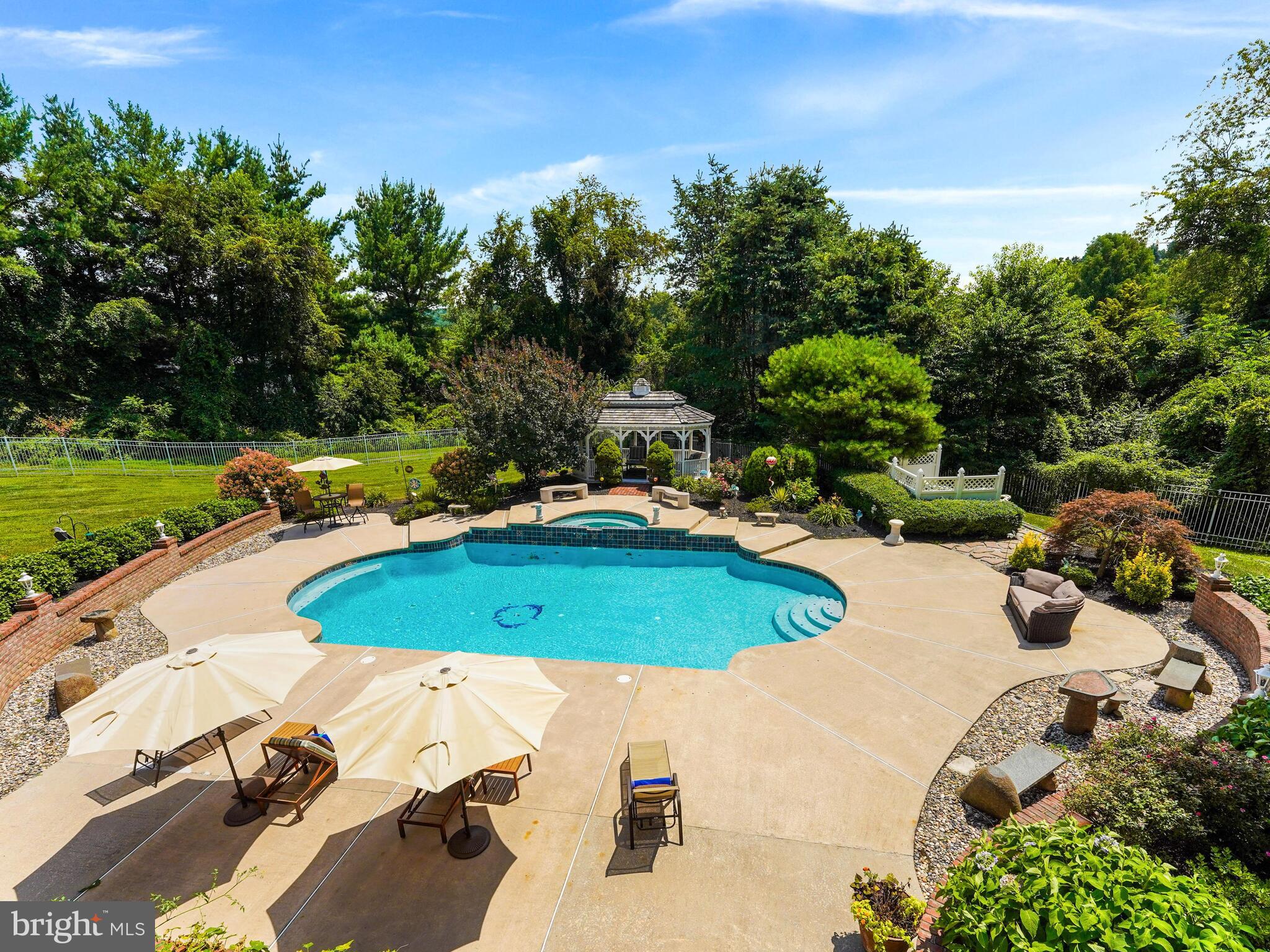 DEER POINTE - Residential