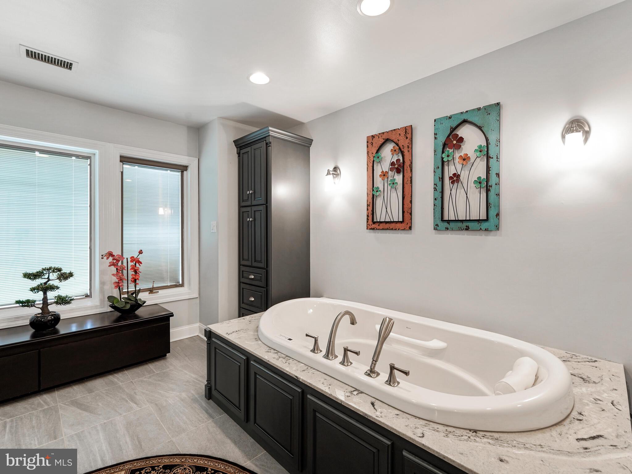 DEER POINTE - Residential