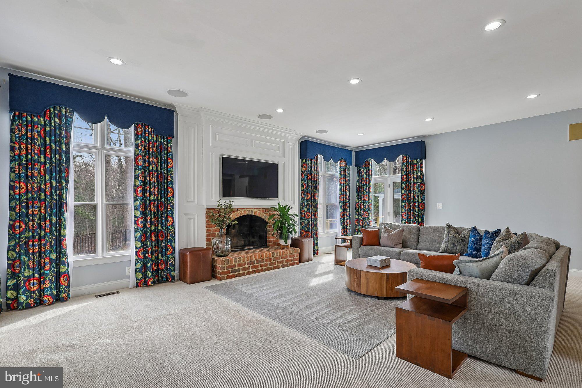 WINDSOR RIDGE - Residential