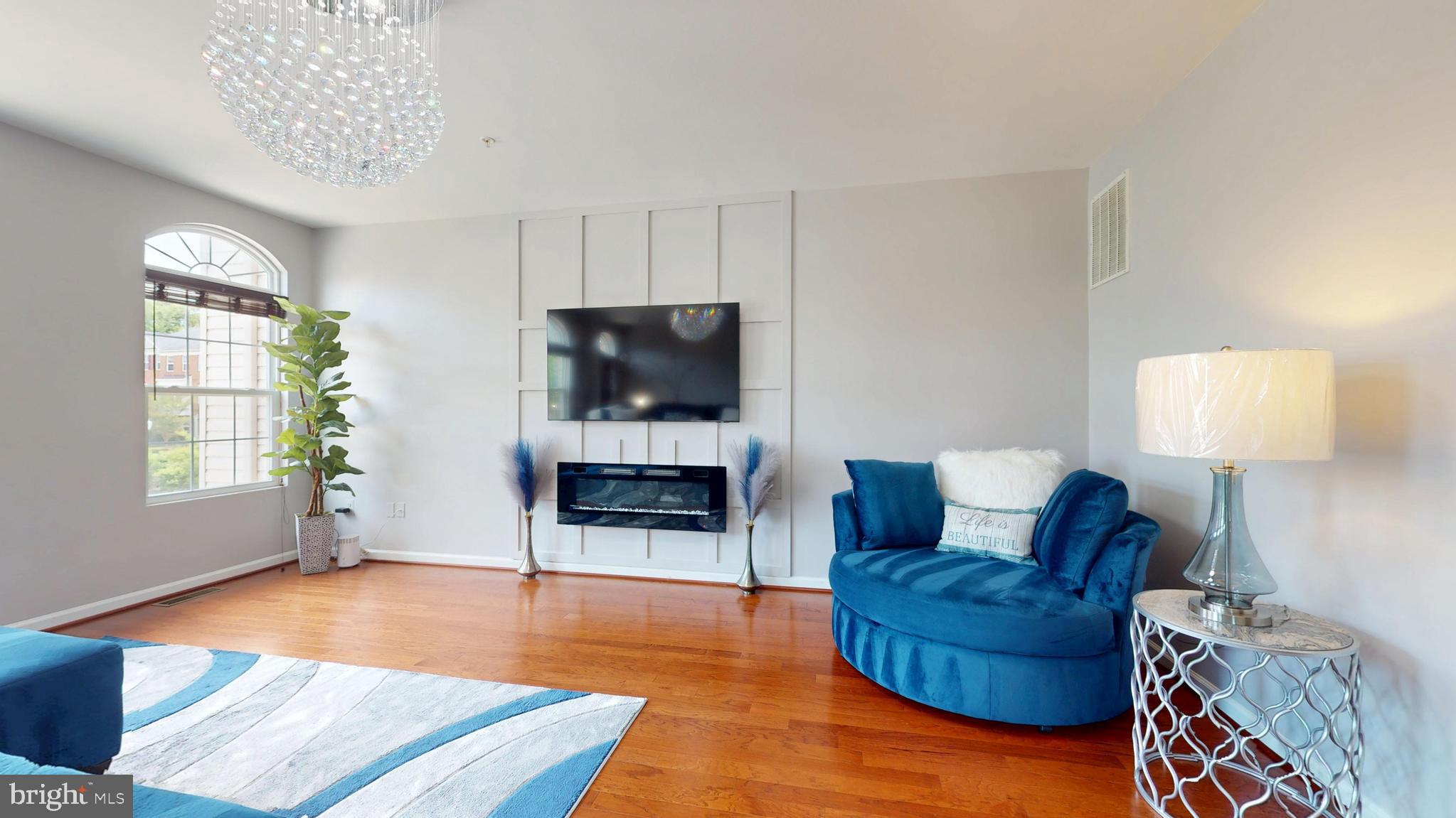 CHELSEA MANOR - Residential