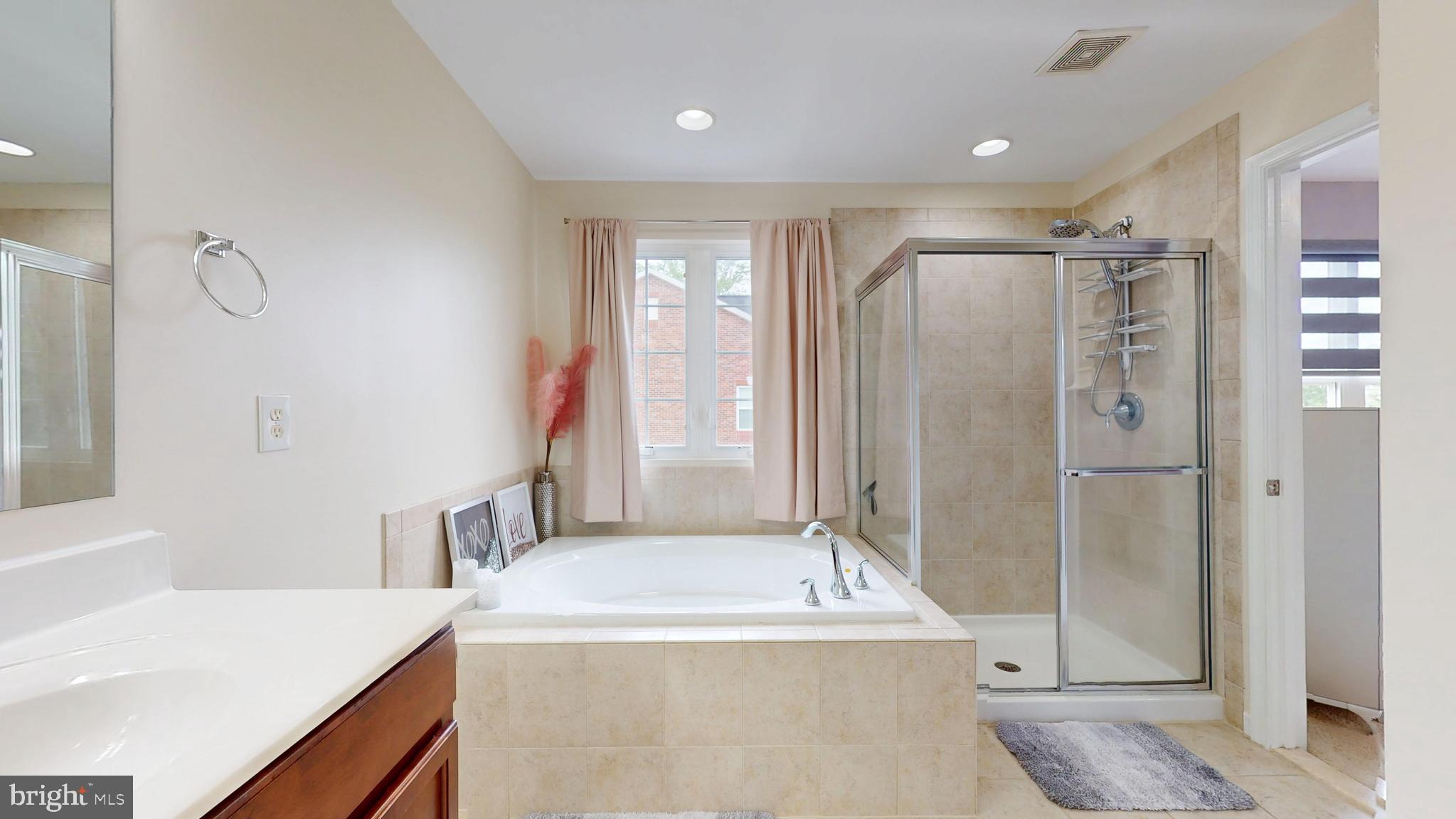 CHELSEA MANOR - Residential