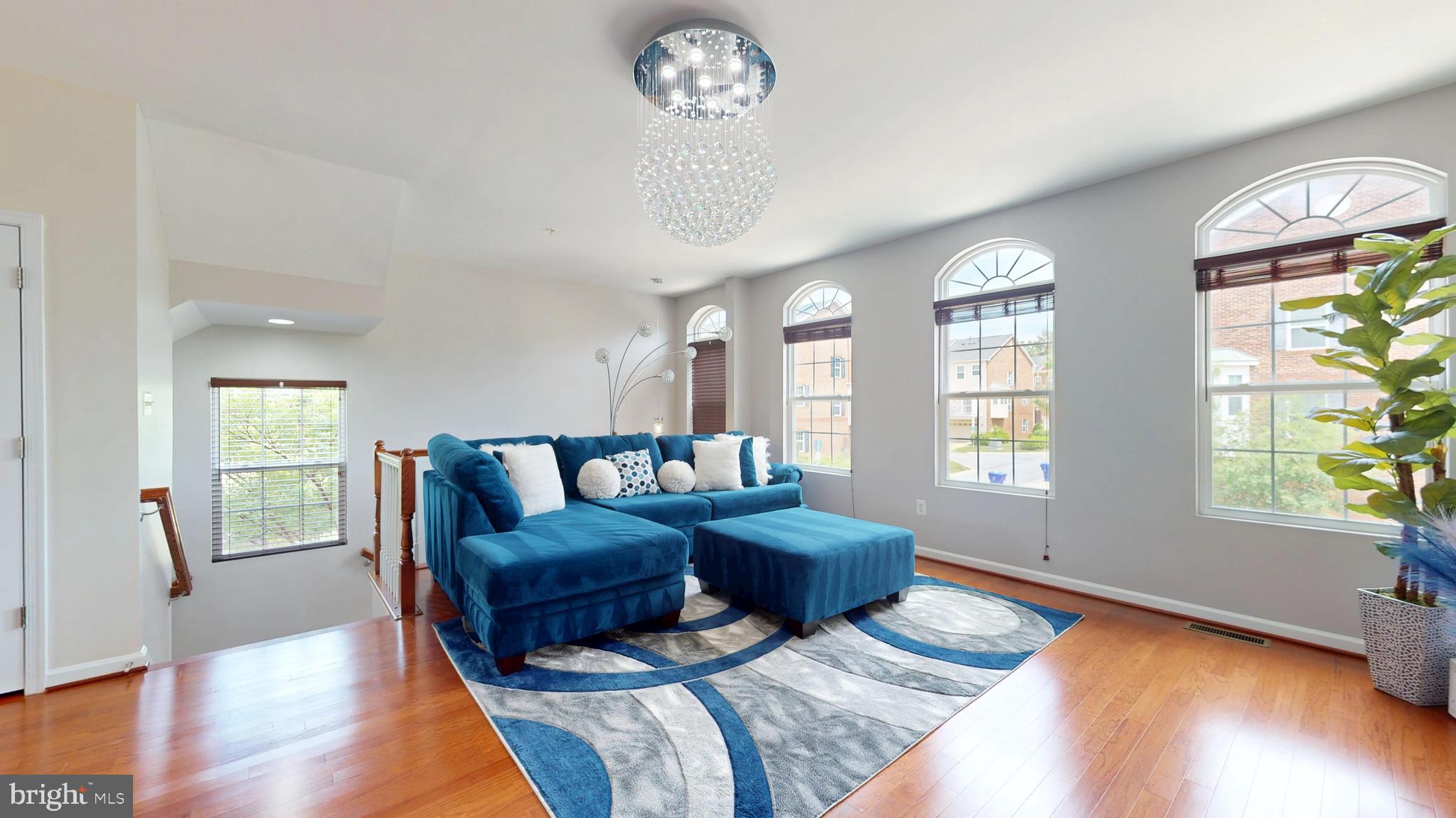 CHELSEA MANOR - Residential