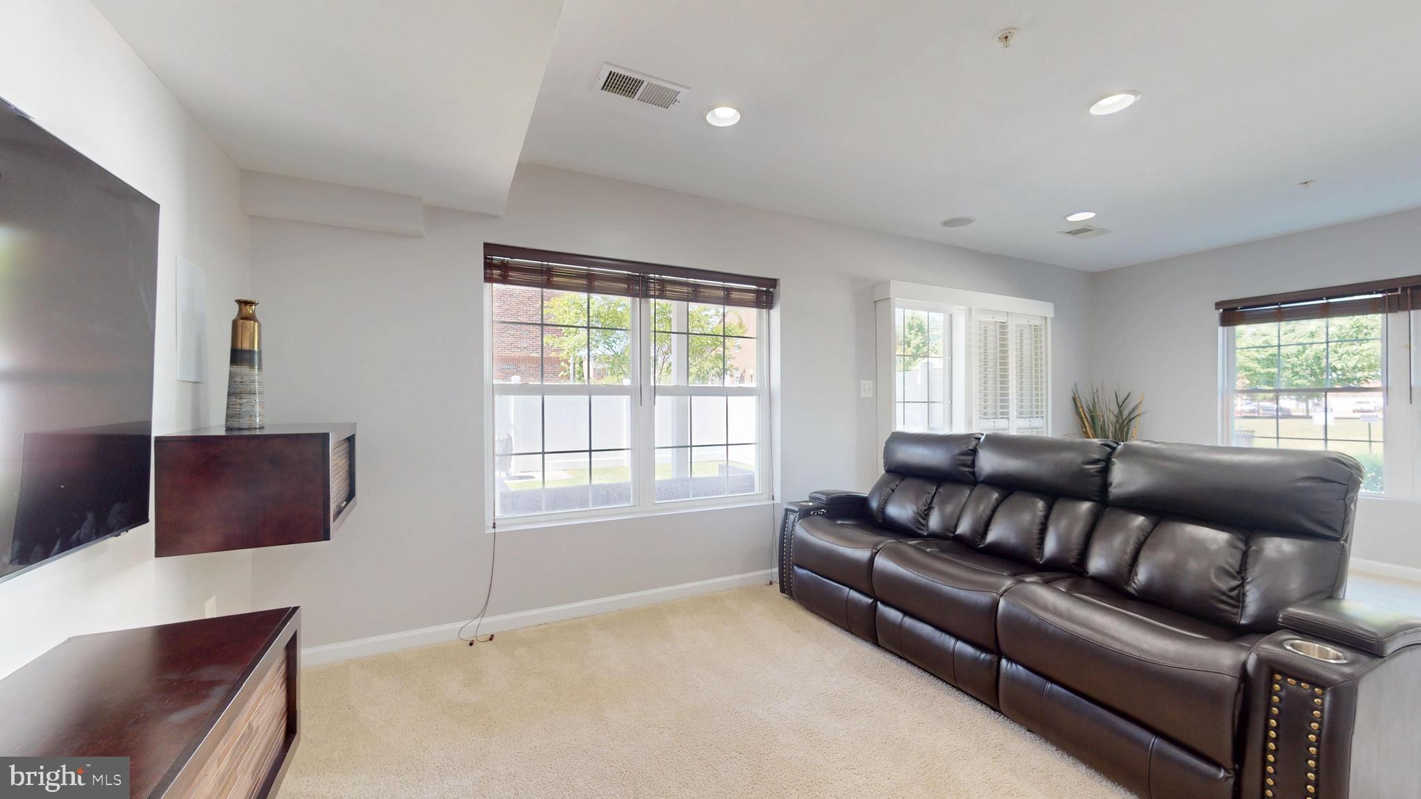 CHELSEA MANOR - Residential