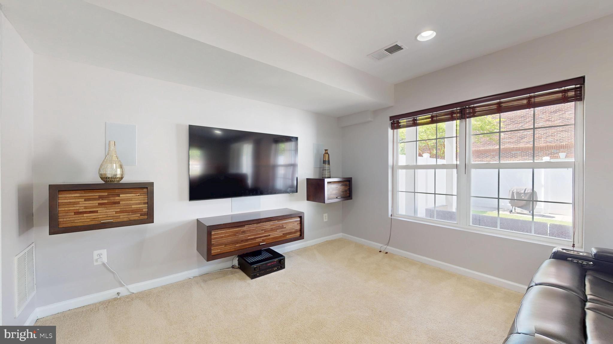 CHELSEA MANOR - Residential
