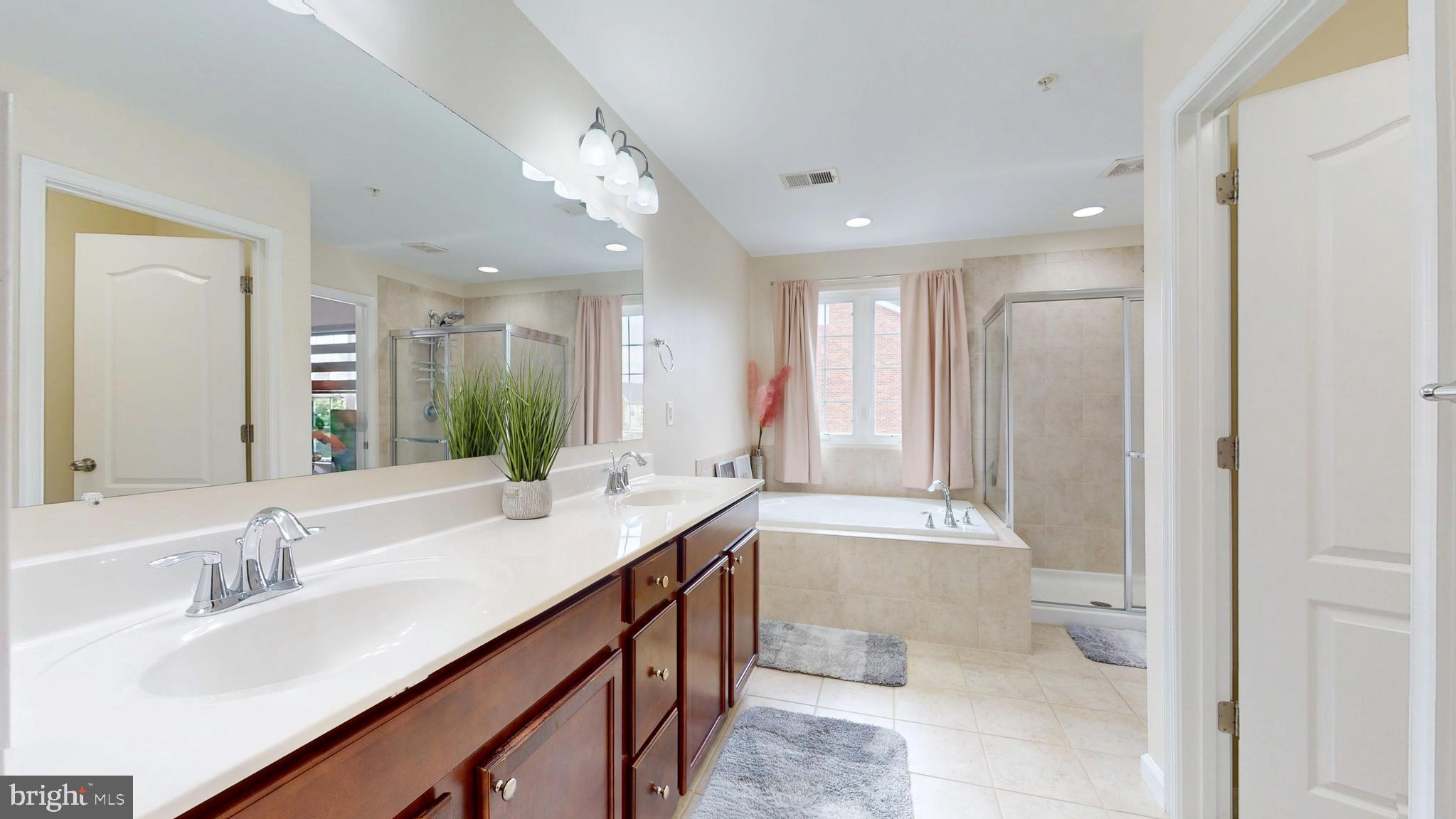 CHELSEA MANOR - Residential
