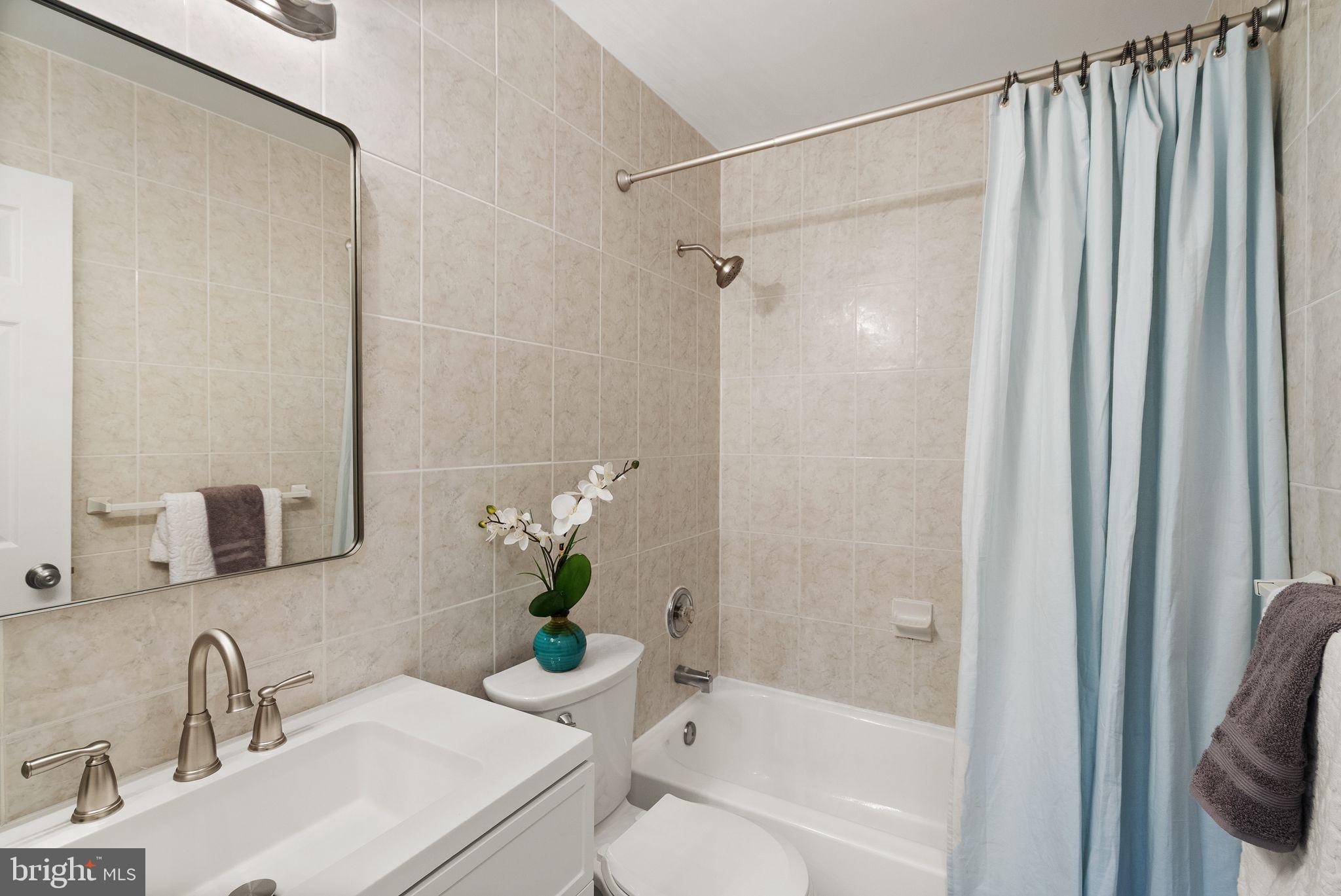 HERITAGE SQUARE - Residential