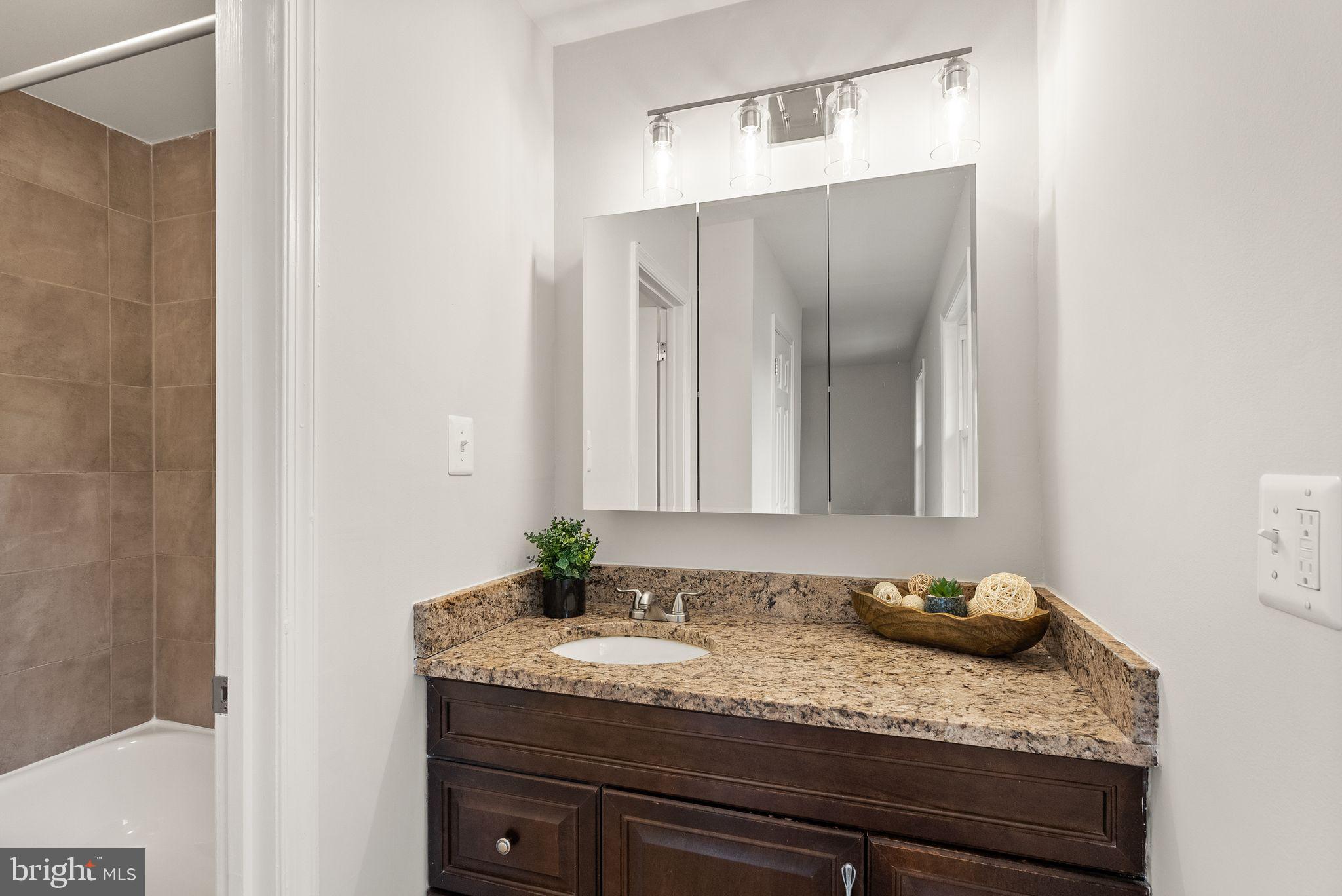 HERITAGE SQUARE - Residential