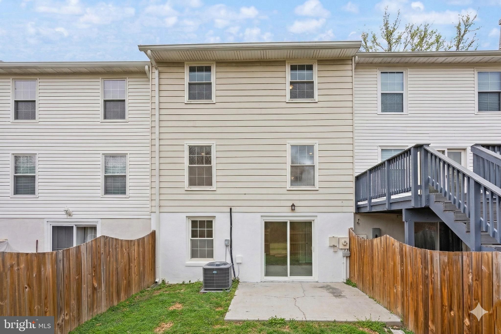 HERITAGE SQUARE - Residential