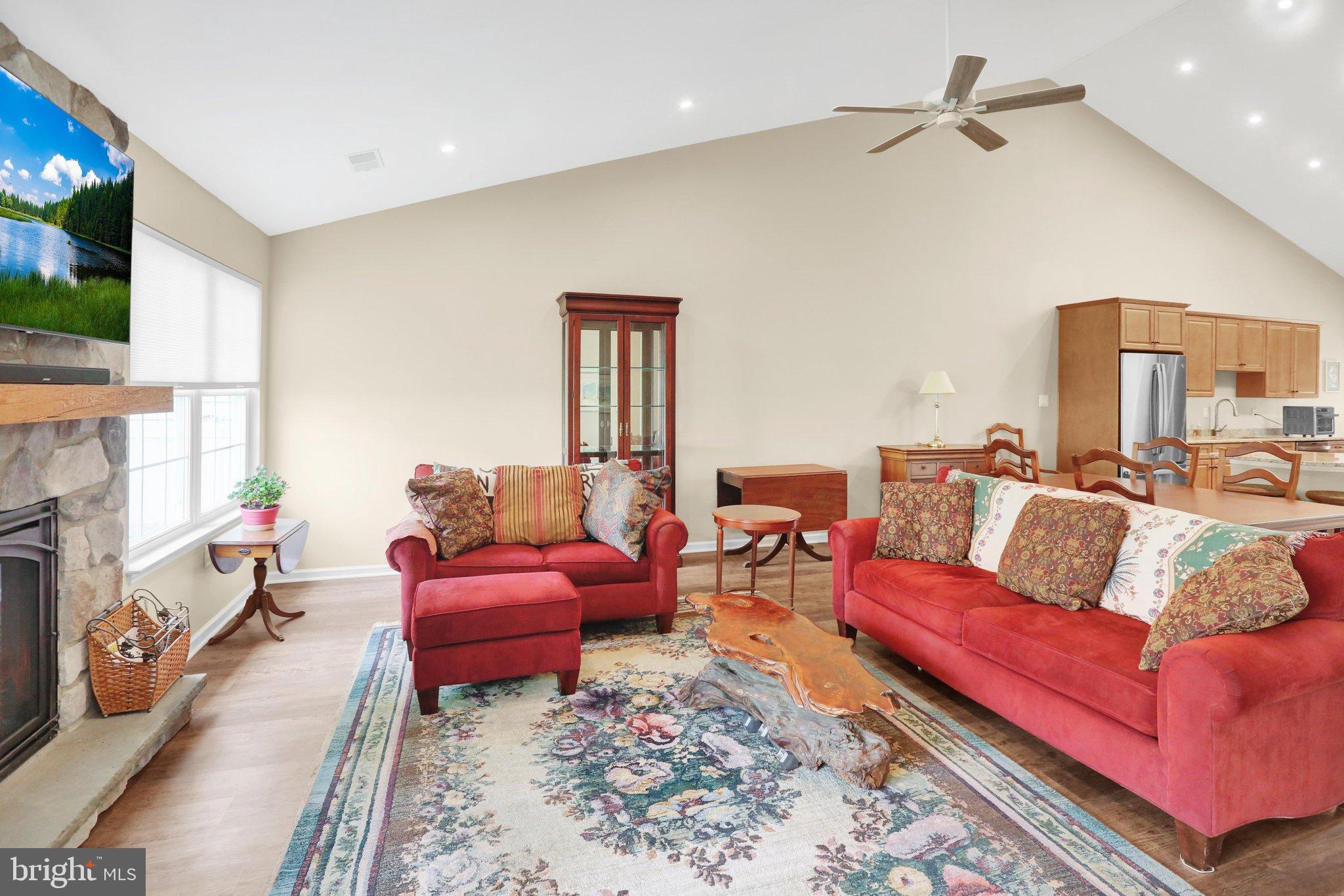 127 HAWTHORNE COURT